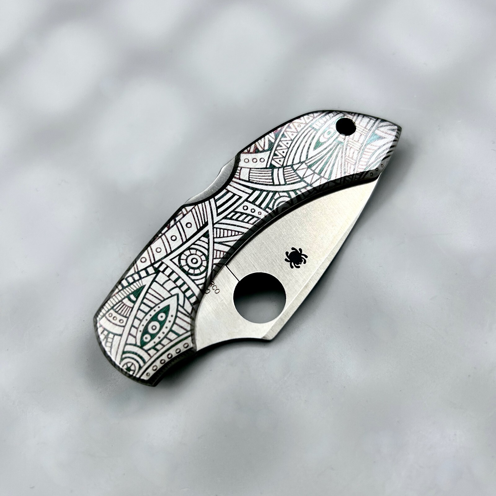 Spyderco Stainless Dragonfly C28P Flat Ground Plain Edge Knife Tribal ptn scales