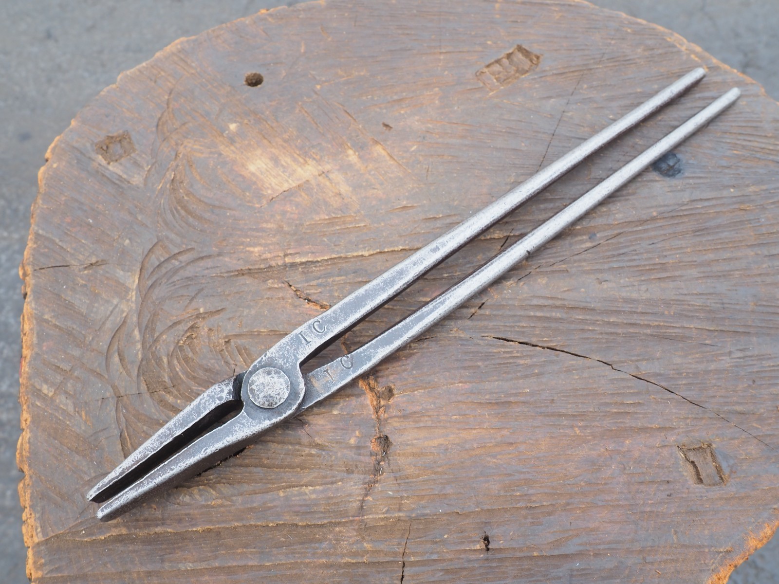 STOUT 1/4″ – 3/8″ FLAT STOCK PICK-UP BLACKSMITH ANVIL FORGING TONGS KNIFE BLADE