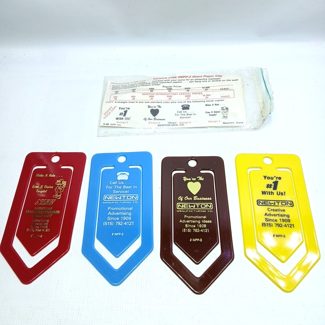 Lot Of 4 Big Plastic Acrylic Giant Paper Clip Desk Decor MULTICOLORS 6.5”