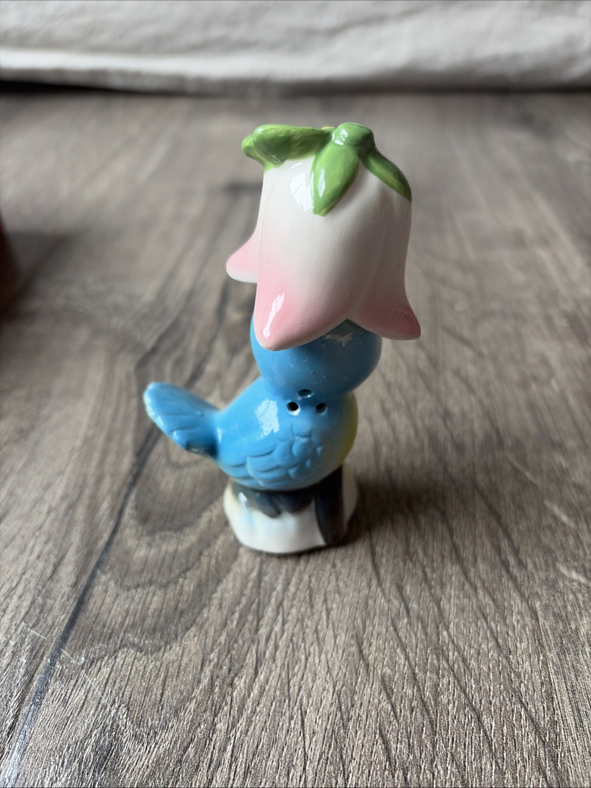 Vintage Anthropomorphic BLUE BIRDS In Flower Hats Salt & Pepper Shakers READ