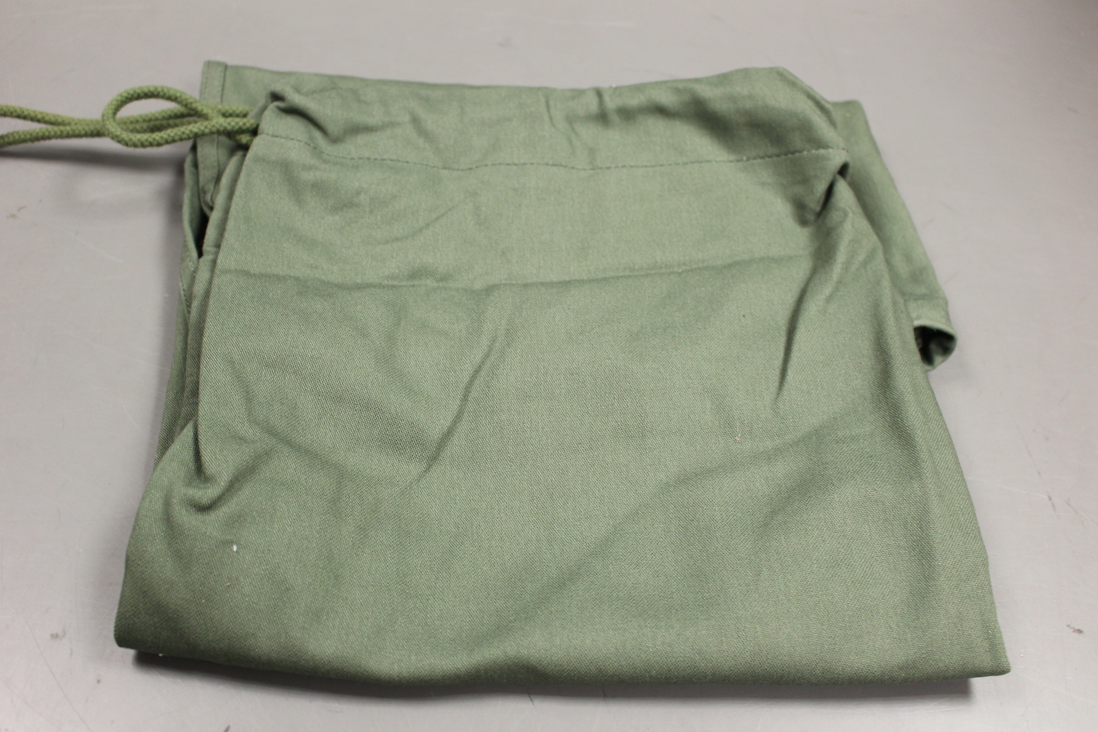 US Military Issued Barracks Cloth Laundry Bag – Olive Green – Used Grade C