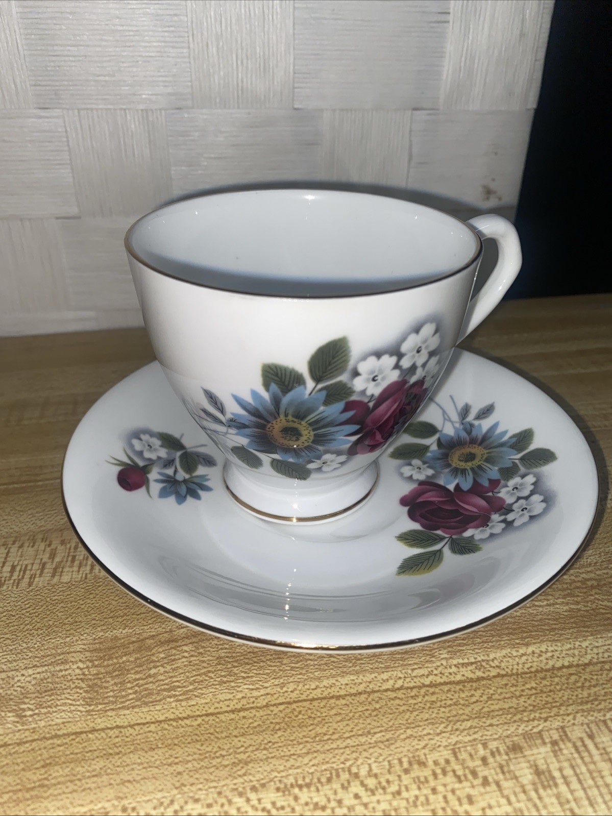 Vintage Elizabethan Fine Bone China Rose Flower England Tea Cup & Saucer Set