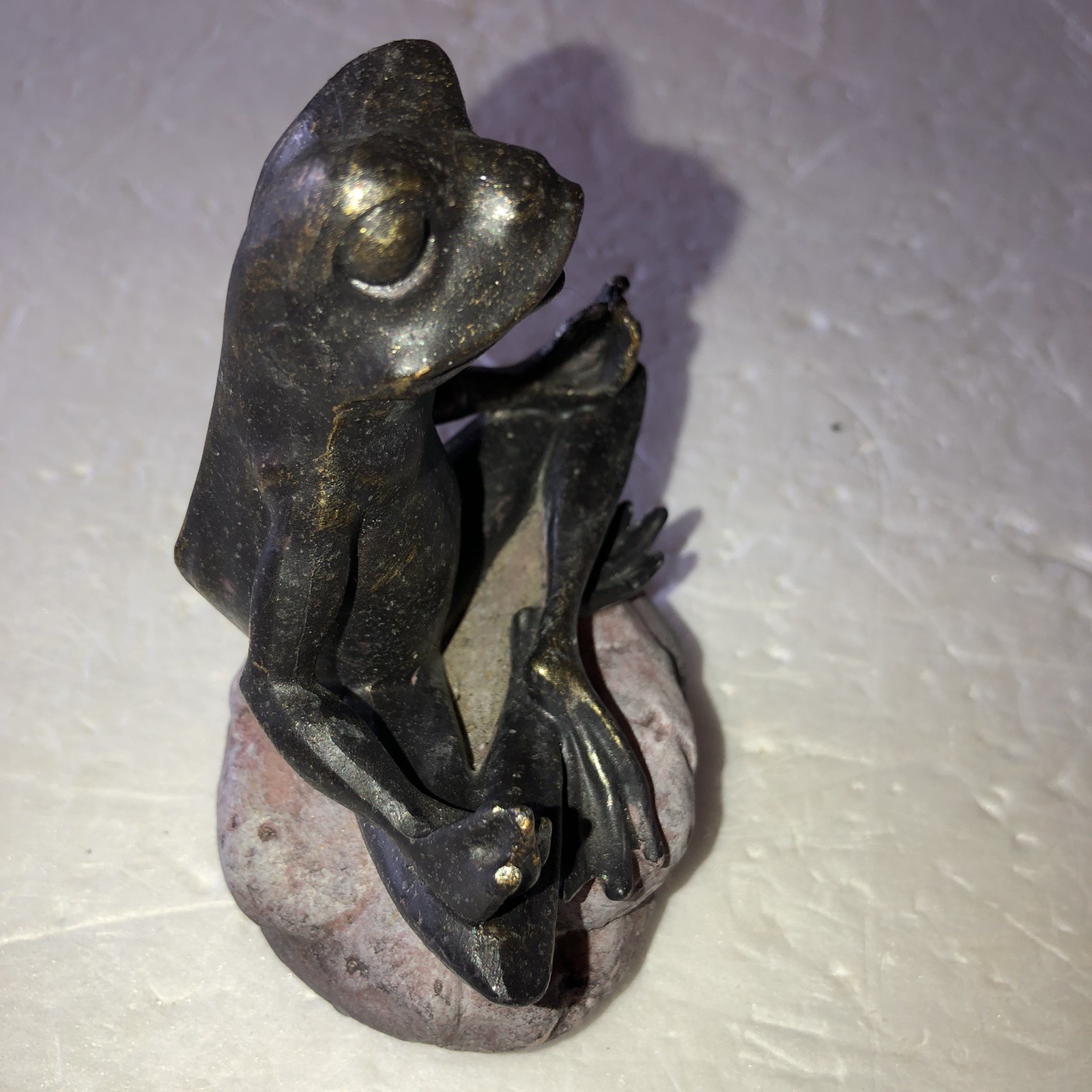 Frog Figurine Meditation Yoga On A Pink-Ish Rock Garden Zen Ohm @C