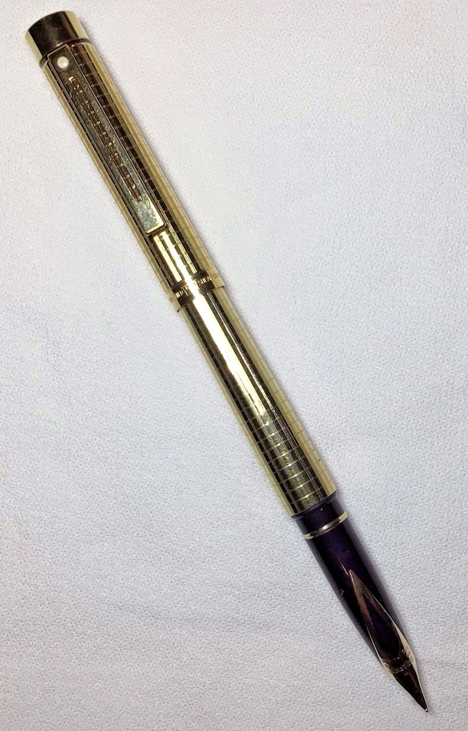 Sheaffer 1007 Targa Chequered Gold Electroplate Fountain Pen Super Clean Working