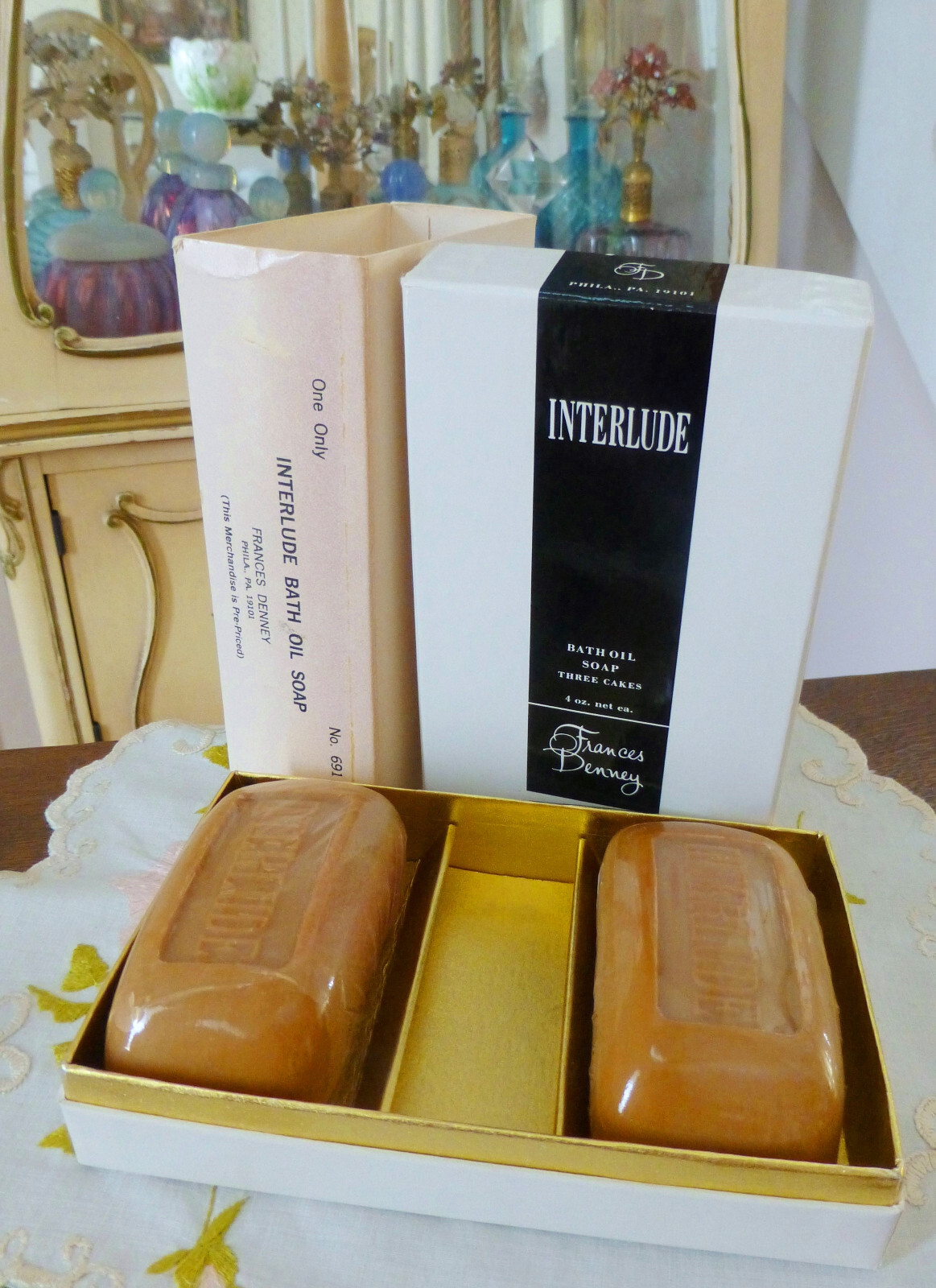 VTG 1960s Frances Denney INTERLUDE Perfumed Bath Oil Soap 2-Pc Set 4 Oz Each