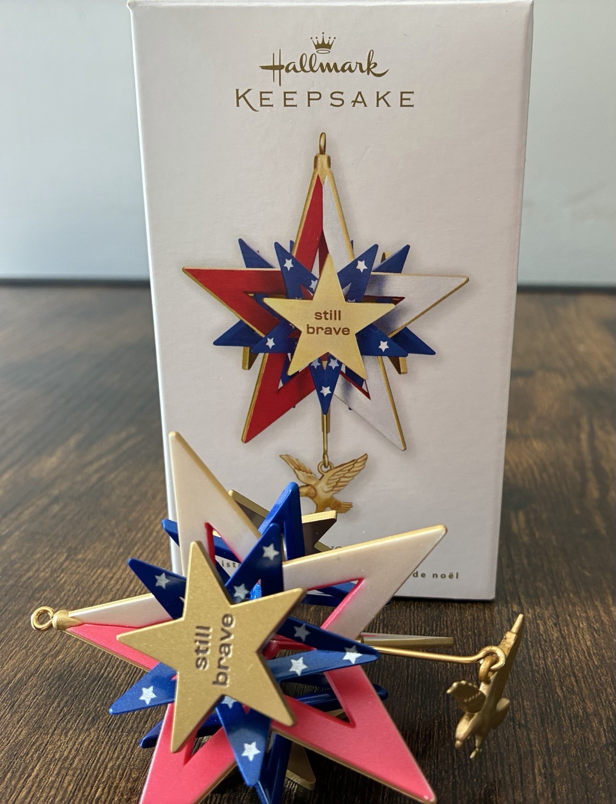 2010 Hallmark Keepsake Proud, Brave, And Free Patriotic 3D Christmas Ornament