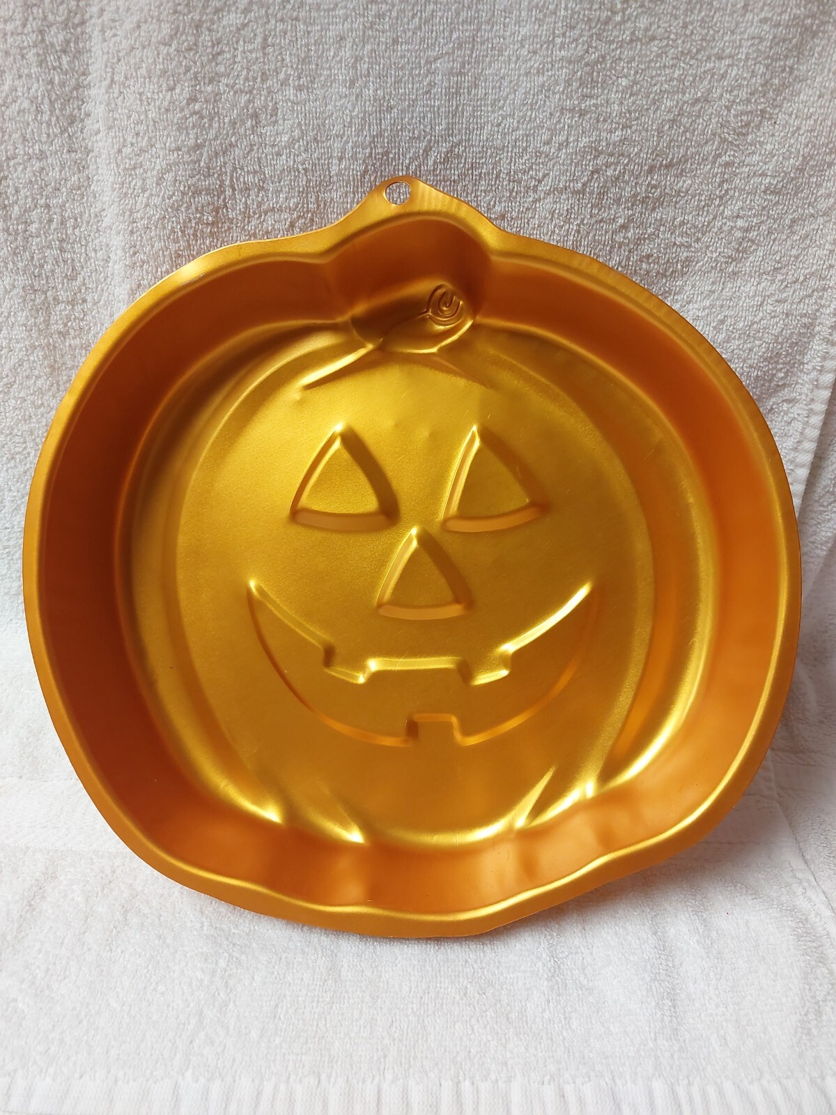 2002 Wilton Cake Pan Jack-O-Lantern Pumpkin Shape Mold Insert Recipe Baking