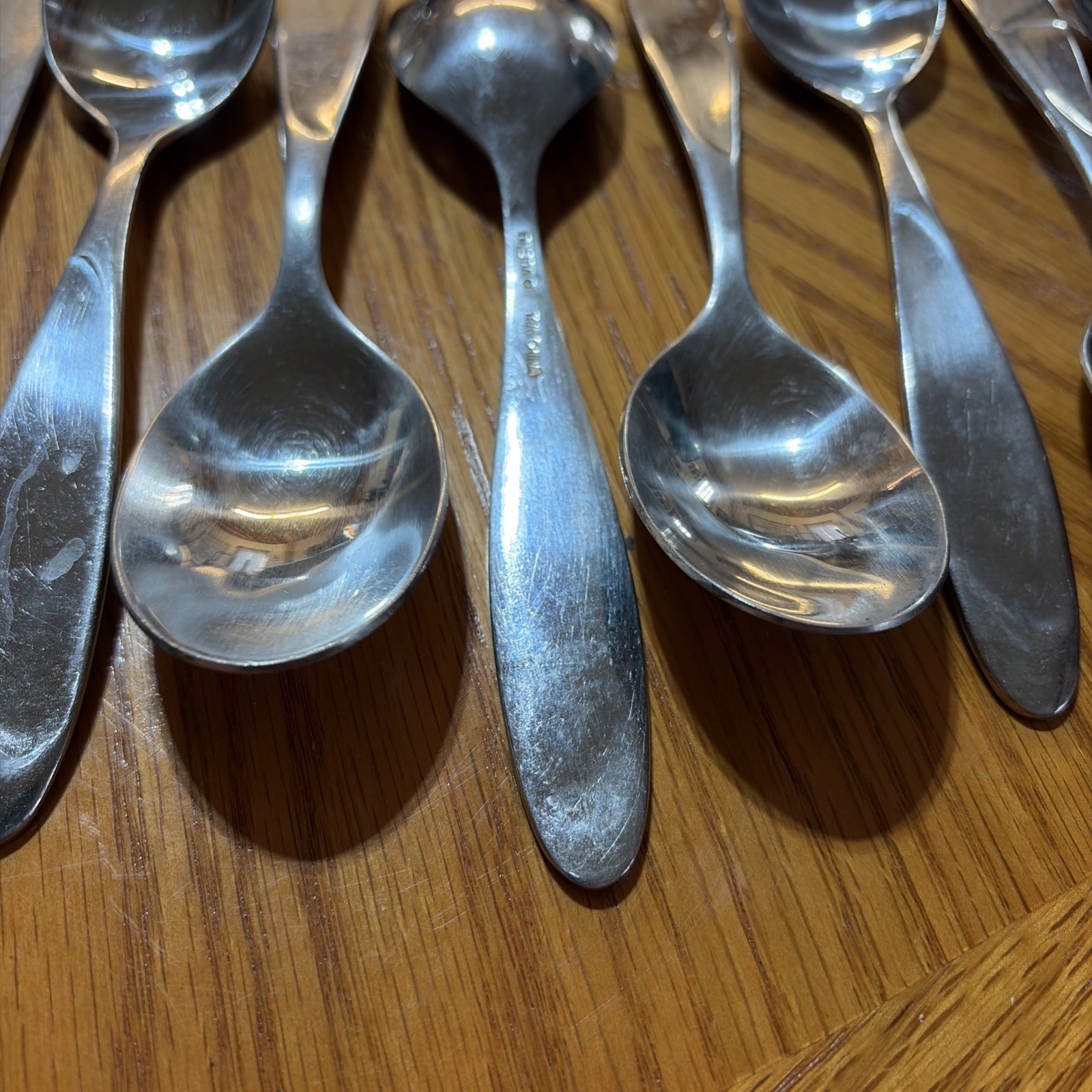 38 Pieces Oneida Stainless China 18/0 8-Dinner 6 Salad Forks 8 Knives 16 Spoons