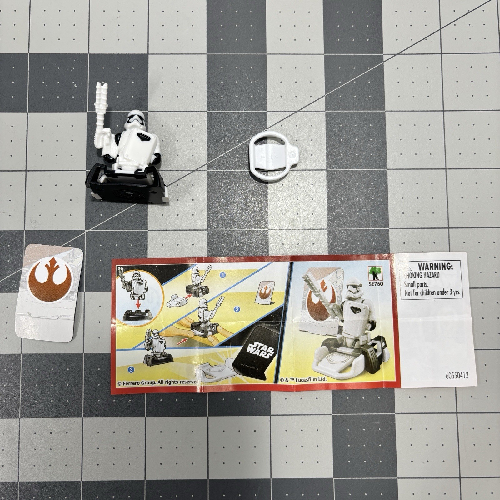 Star Wars Lot Kinder Joy Mystery Egg 5x Figures Complete Kylo Ren Rey Finn C3P0