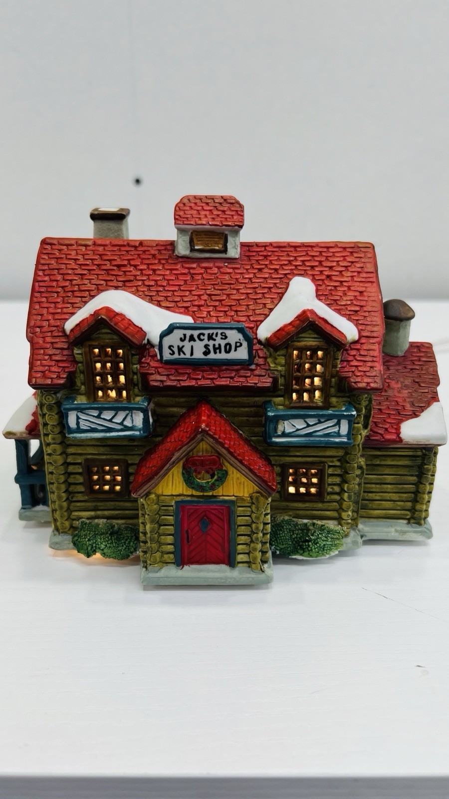 Lemax Vail Village Collection “Jacks Ski Shop” 1995 Lighted House Excellent !