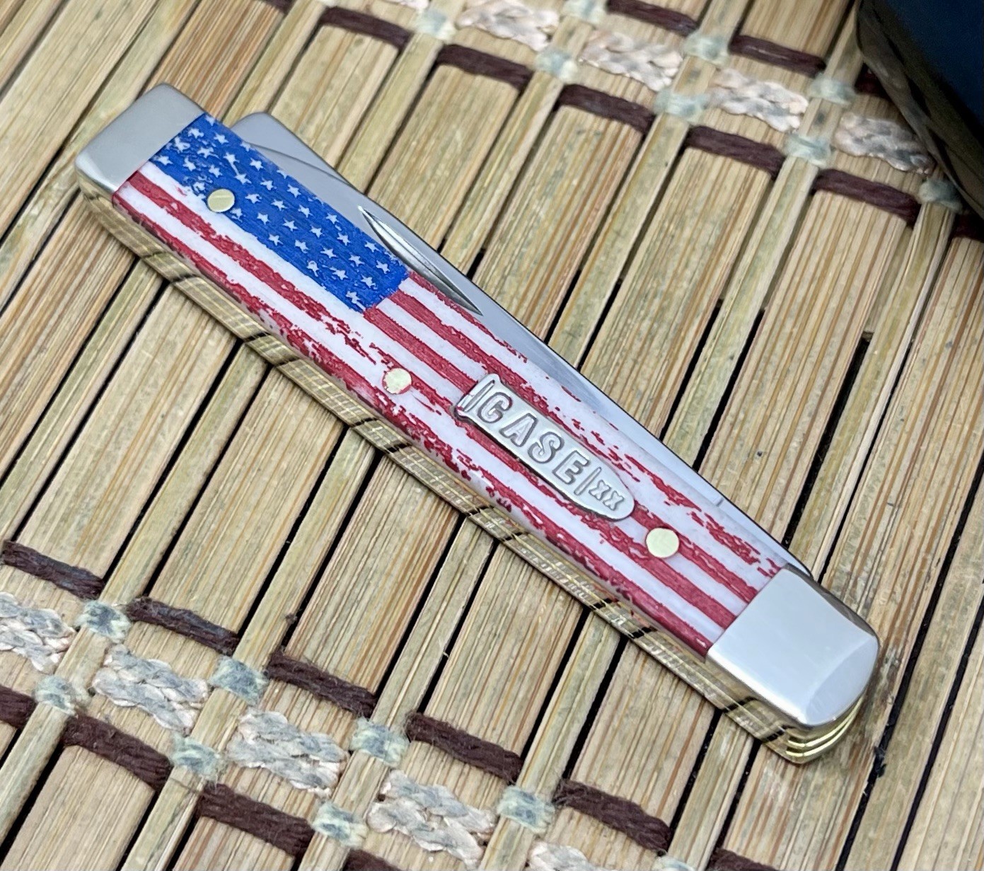 Case XX USA Natural Bone Red/White/Blue Vintage Flag Bullet 1/500 Baby Doc Knife