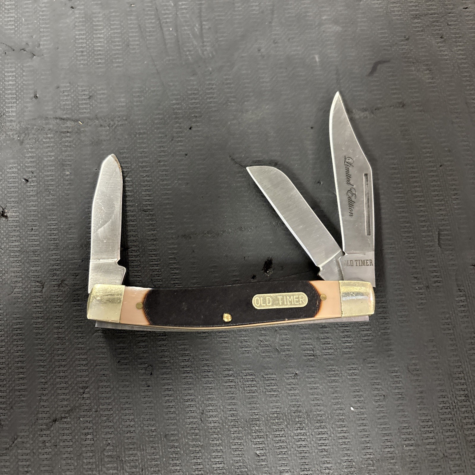 Schrade Old Timer Limited Edition 80T, 3 blade 4 Inches Closed