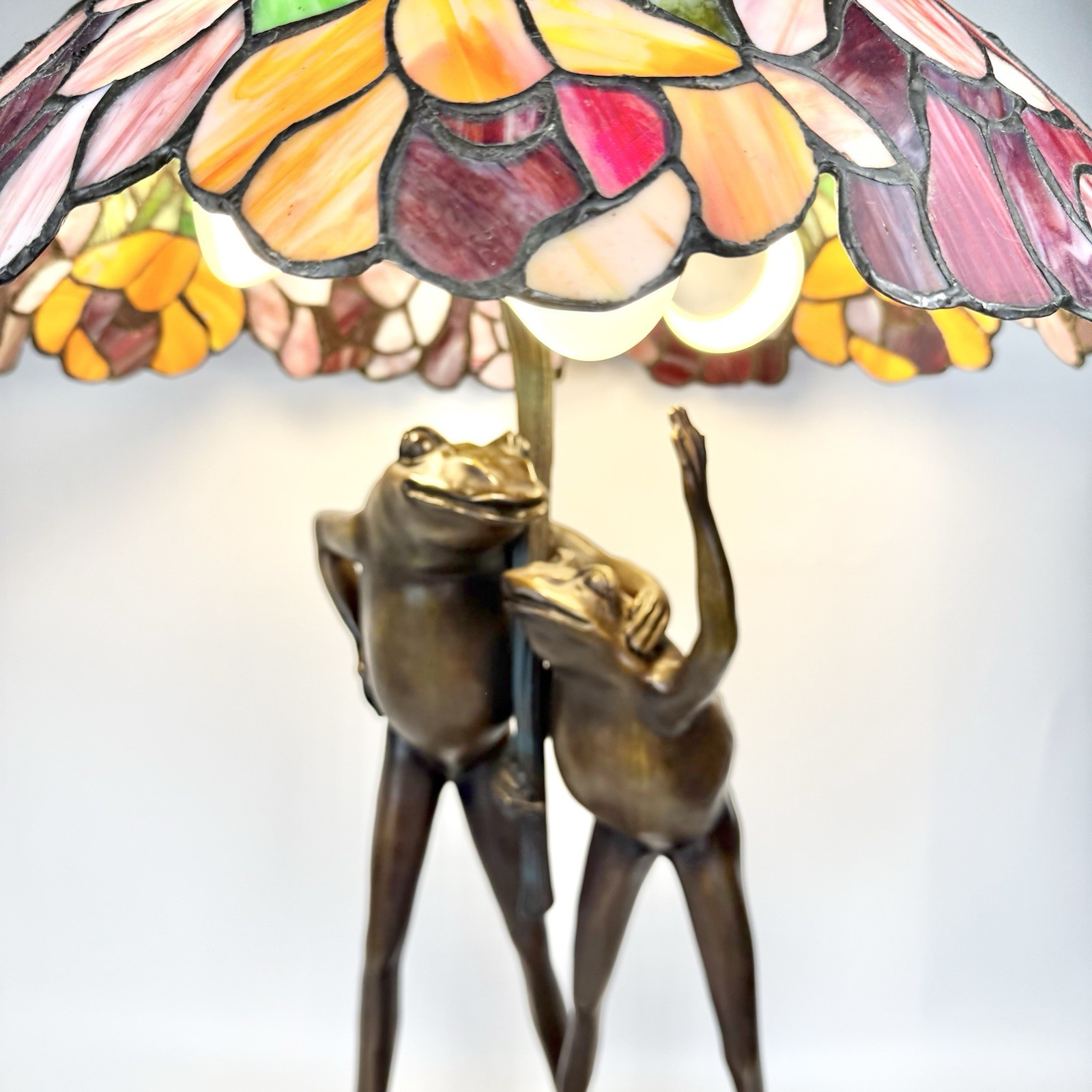 Vintage Tiffany Style Bronze Lamp Frog Lovers Couple Signed Collectors Quality