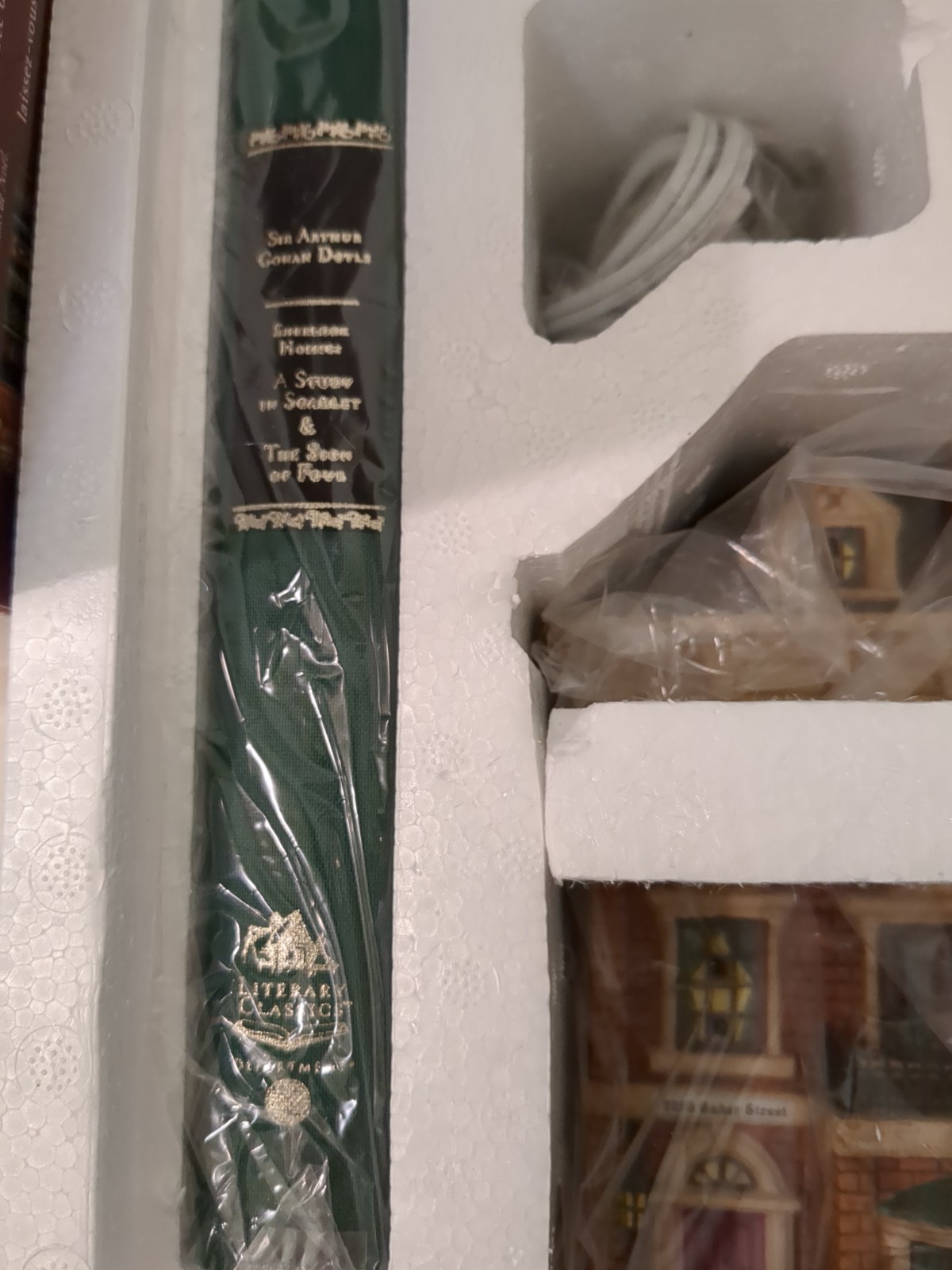 Department 56 – Sherlock Holmes 221B Baker Street (58601) Literay Classics