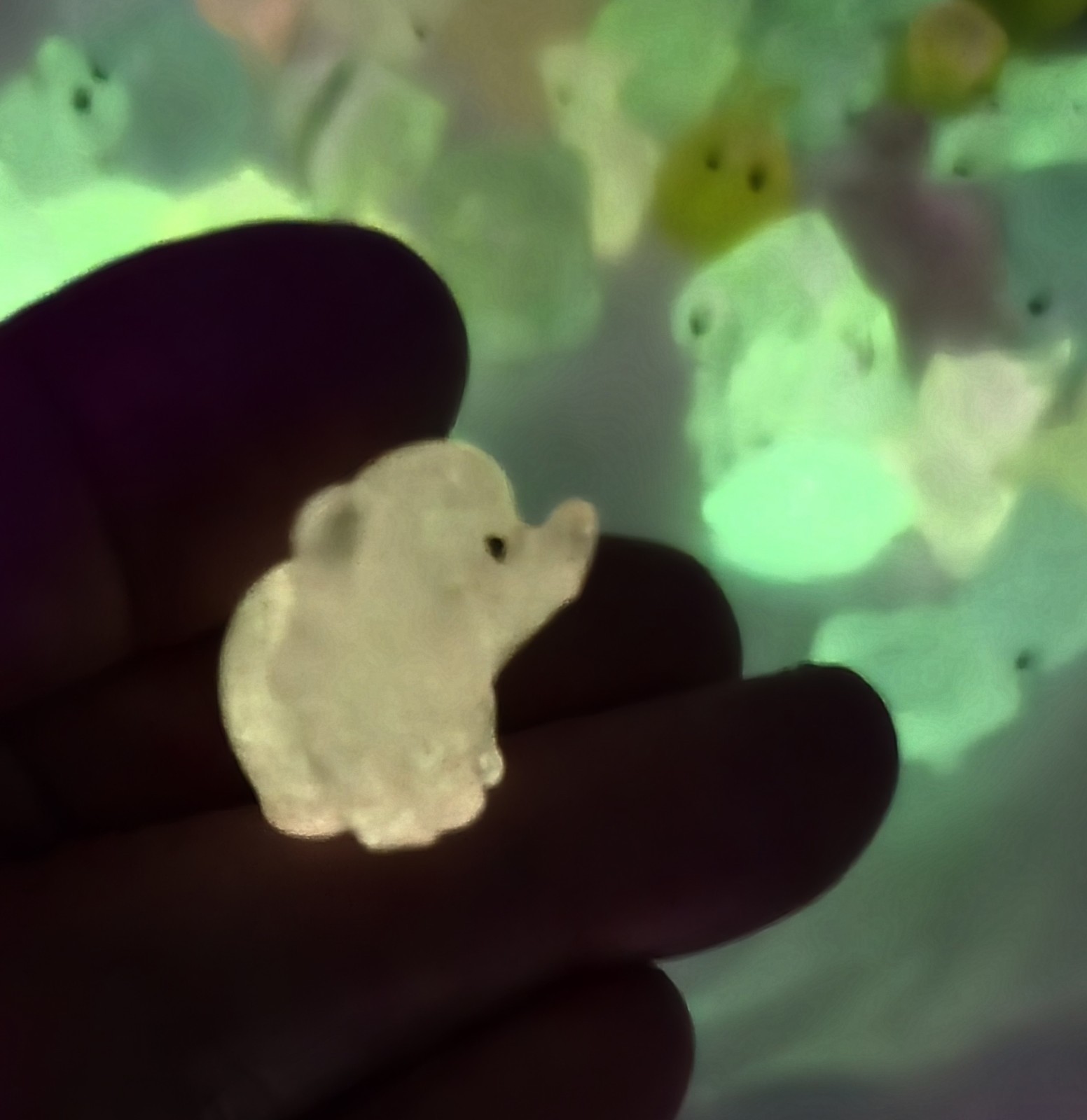 30 Mystery Packs Of Luminous Animal Figurines For Crafts / Office / Computer Bud