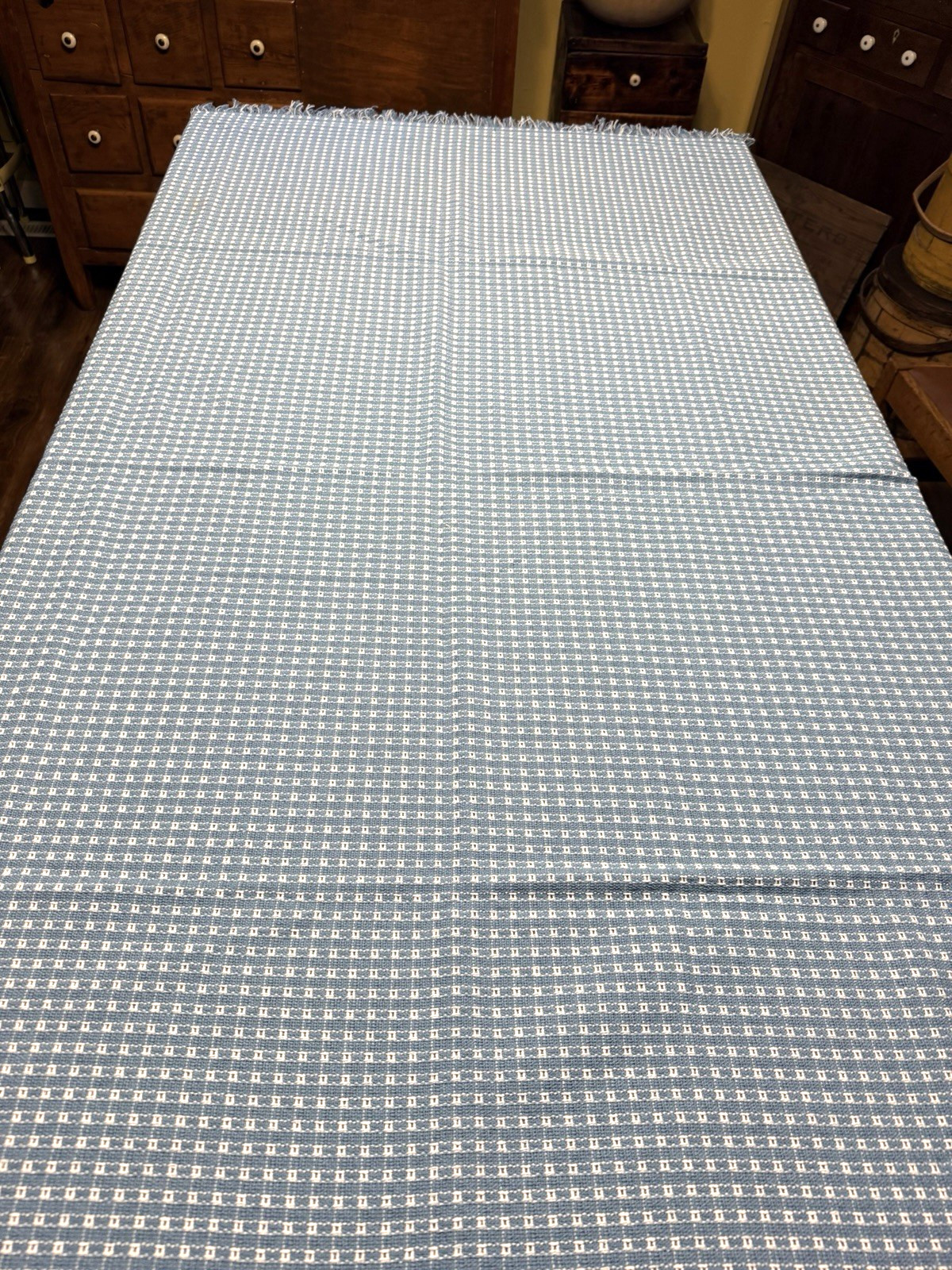 VINTAGE COUNTRY BLUE HOMESPUN WEAVE TABLECLOTH – 73″ X 53″ – COTTAGE CORE