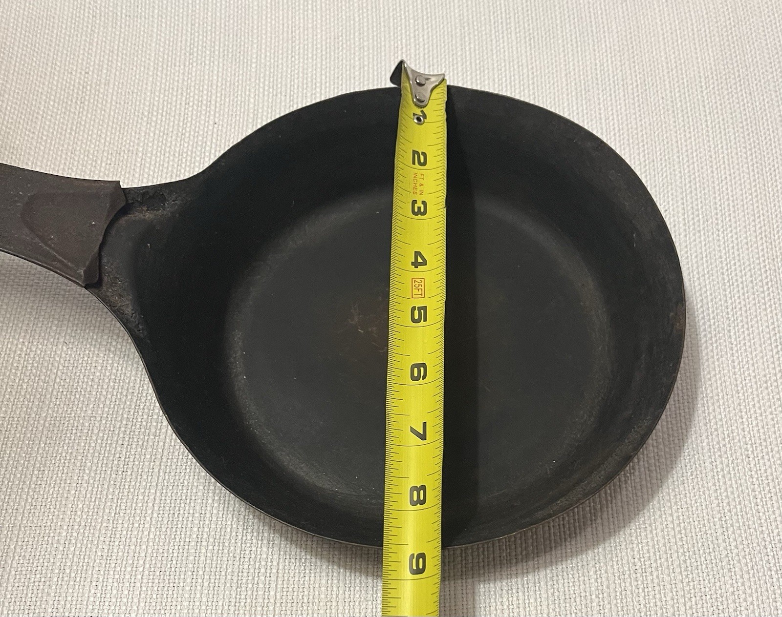 Vintage Mix Lot Of 2 Metal Cold Handle Cowboy Pan Camping Skillets 8.5” & 6”