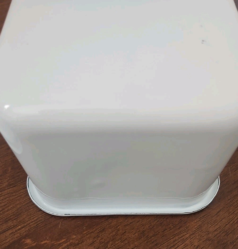 VTG Small White Enamelware Utility Dish Pan w/ Lid – GUC 7 1/2″ X 5 3/8″ X 4-ish