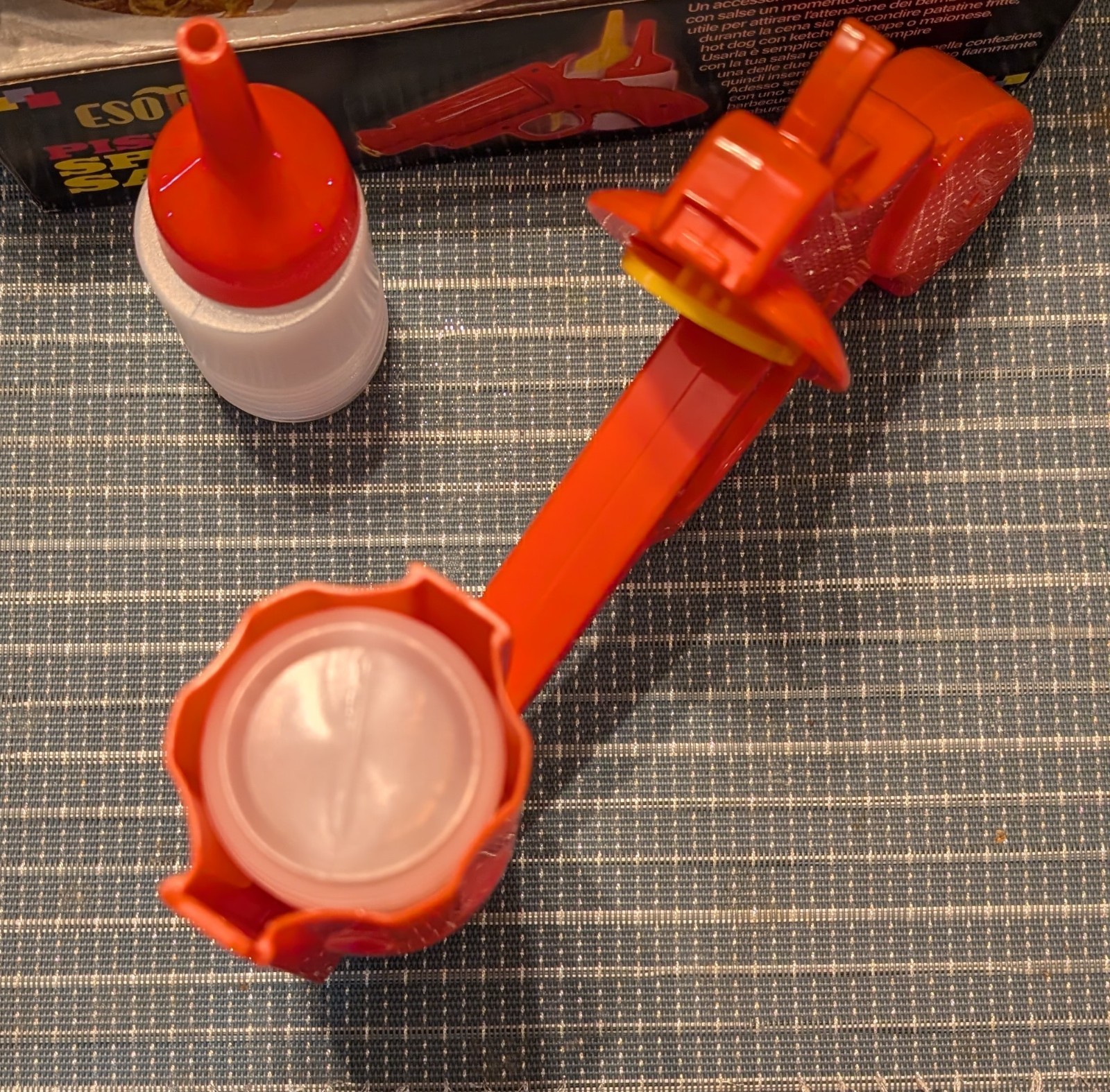 Novelty Sauce Pistol Condiment Dispenser Mustard/Ketchup NEW in box