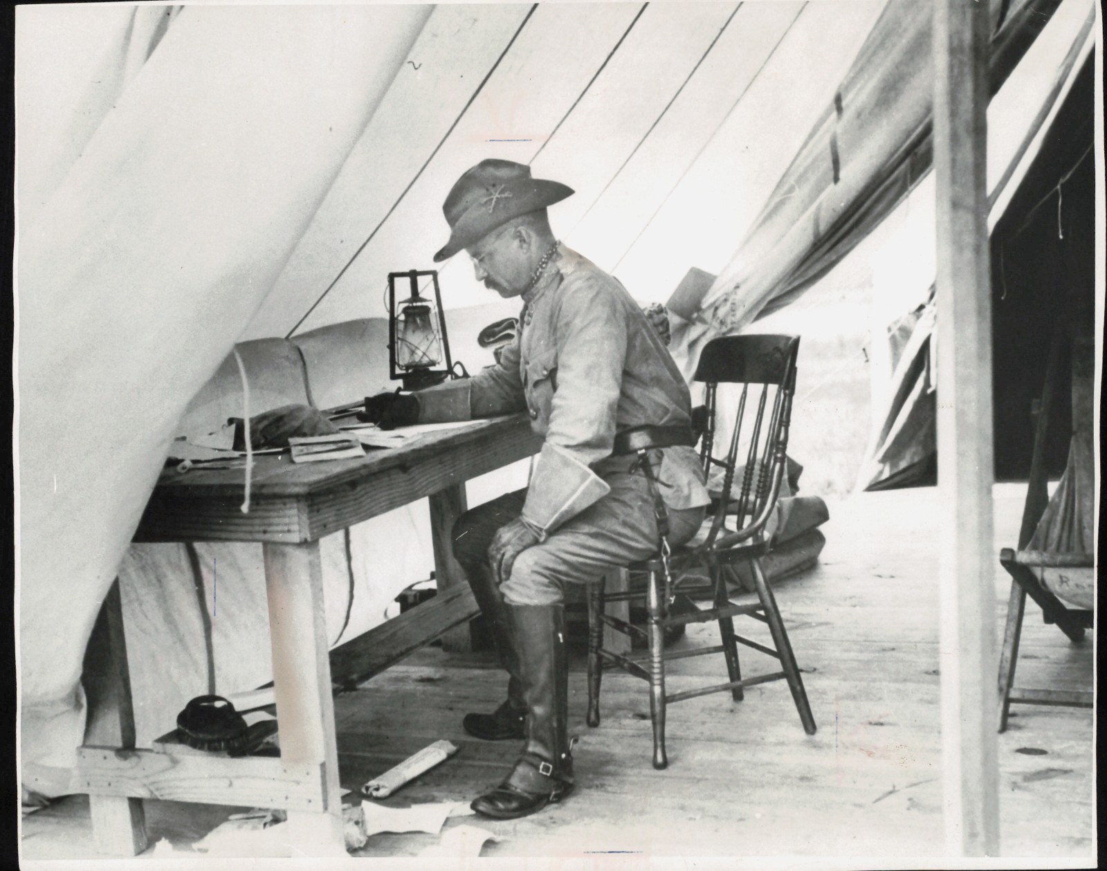 Undated Press Photo Theodore Roosevelt Letter Writing During Span.-Amer. Wa