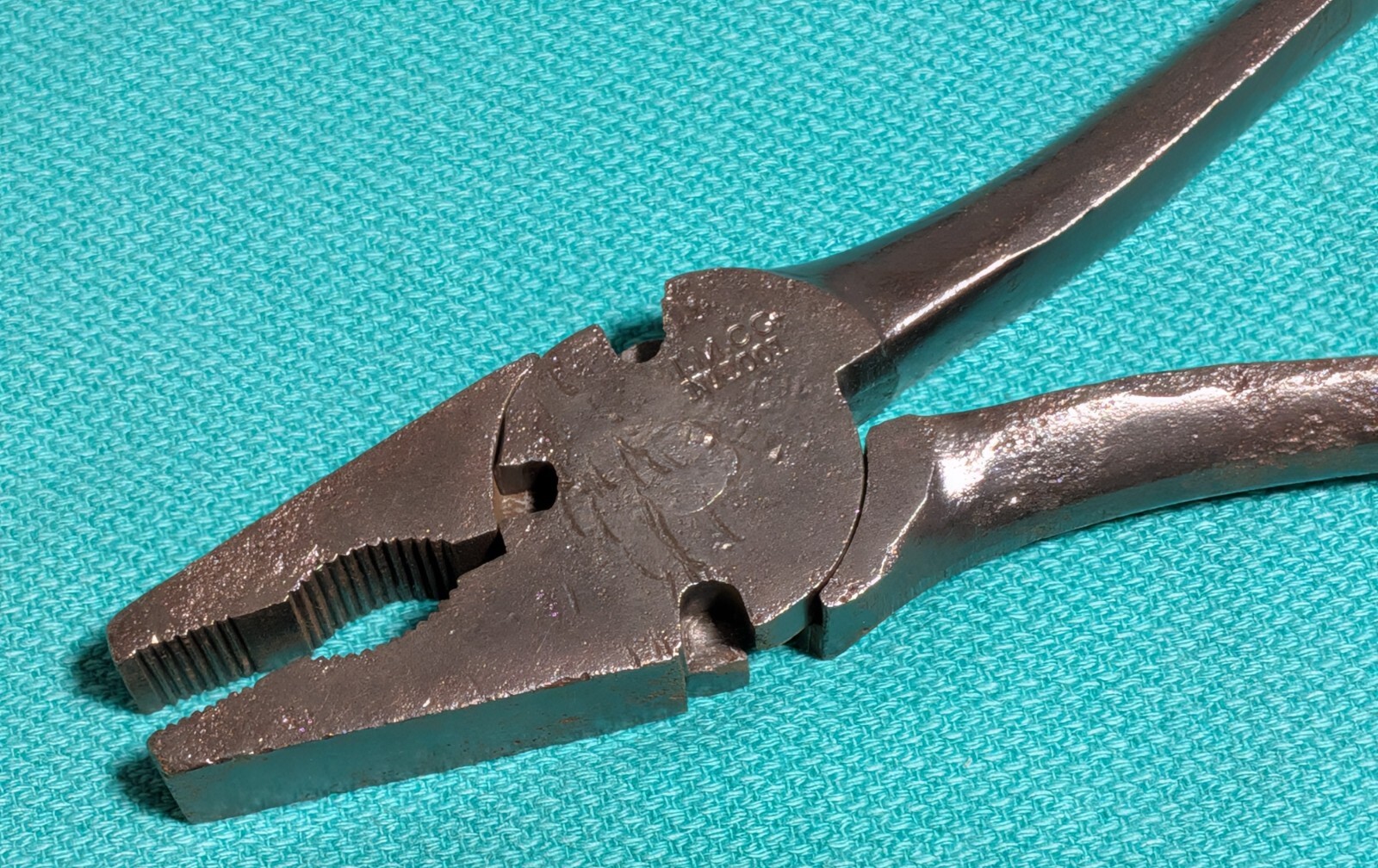 Early 1900’s Irvington Mfg. Co. IMCO No. 1001-10″ Button Pattern Pliers Fencing