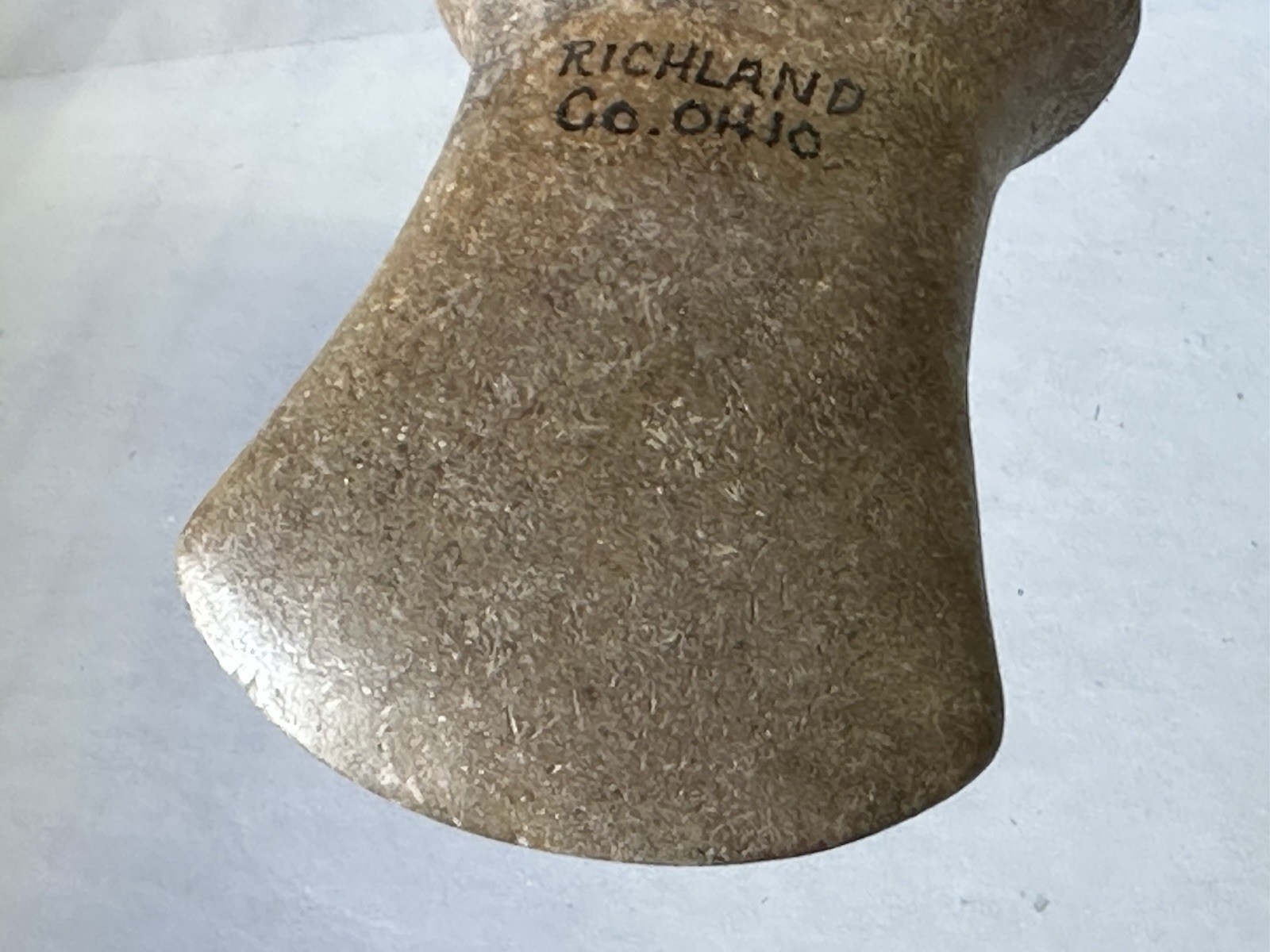 RARE OHIO QUARTZ RAISED RIDGE TROPHY AXE FOUND IN RICHLAND CO. OHIO, BARBED AX