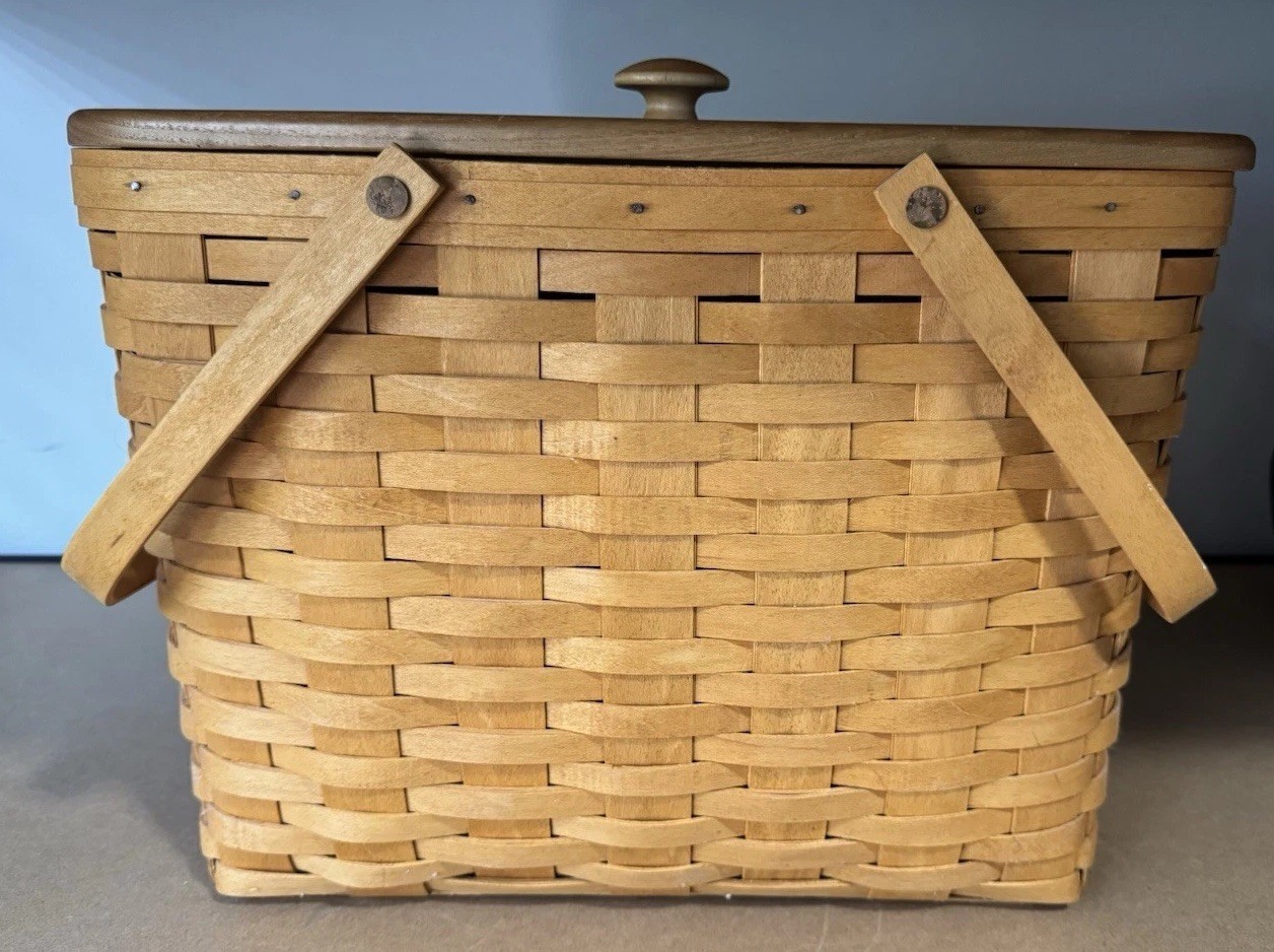 LONGABERGER 2000 WOODEN BASKET 13×11 LARGE PICNIC BASKET WITH LID AND PROTECTOR