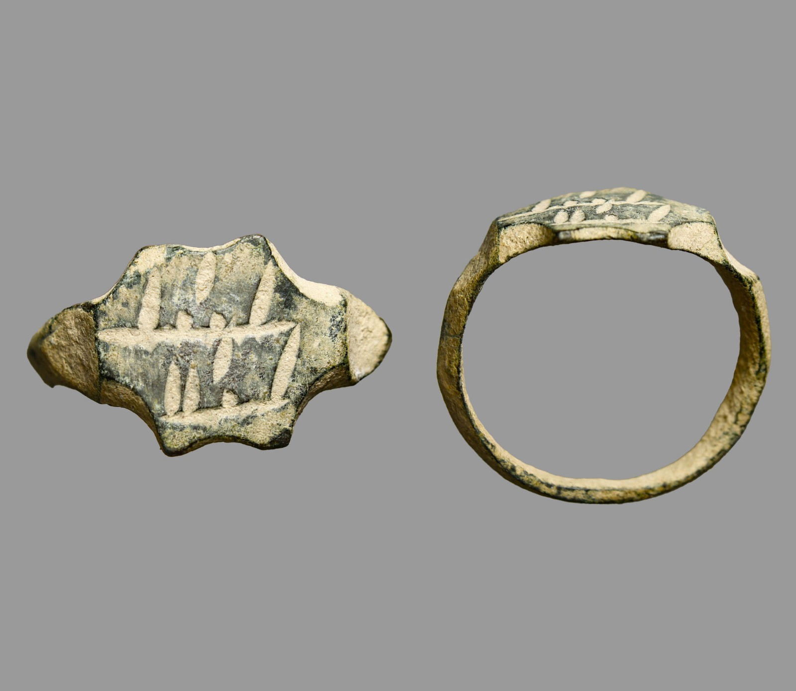 Judaean Bronze Calligraphic Signet Ring with Aramaic / Pseudo-Kufic Inscription