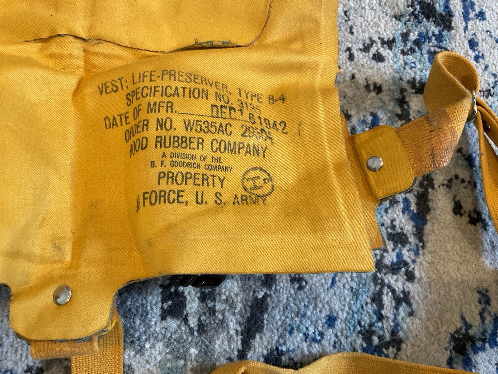 ORIGINAL WWII USAAF UNISSUED B-4 MAE WEST AVIATOR LIFE PRESERVER 1942 DATED
