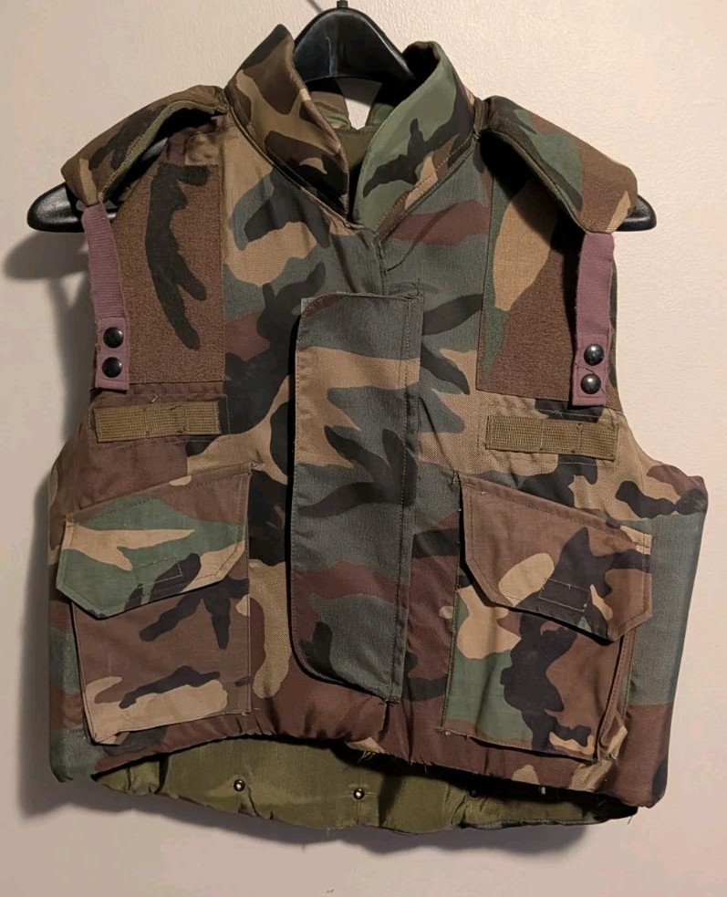 US Army Fragmentation Protective Vest Woodland Camo Medium 8470-01-092-8499