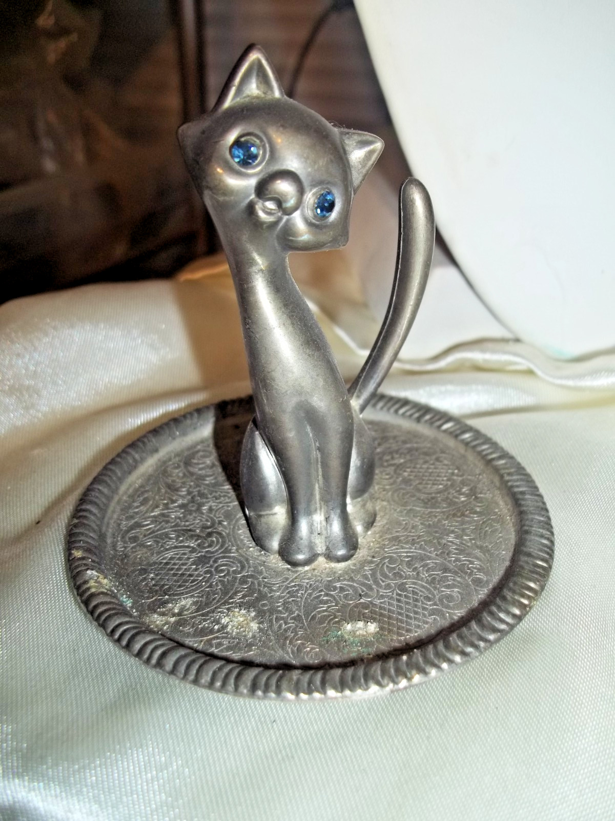 Vintage EP Zinc Alloy Silver Cat Ring Holder Trinket Dish Blue Rhinestone Eyes