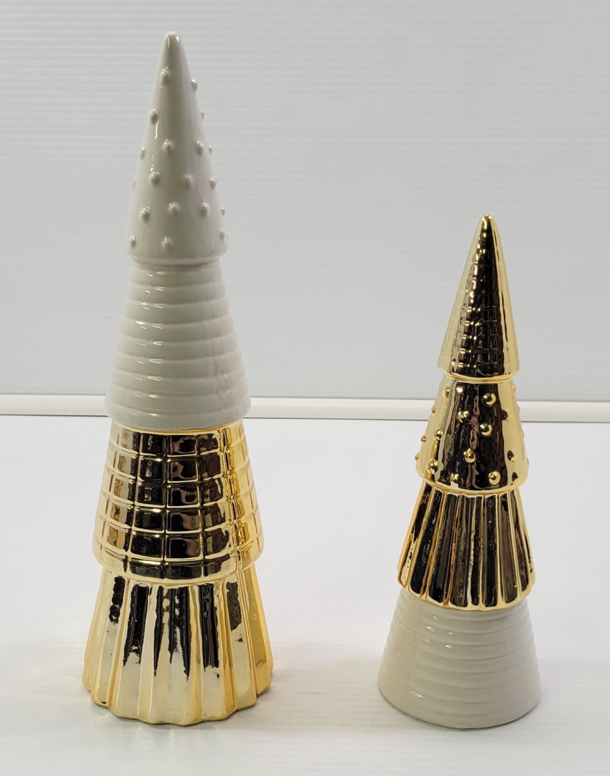 U) 2 Tok & Stok Porcelain Holiday Christmas Tree White Gold Decoration