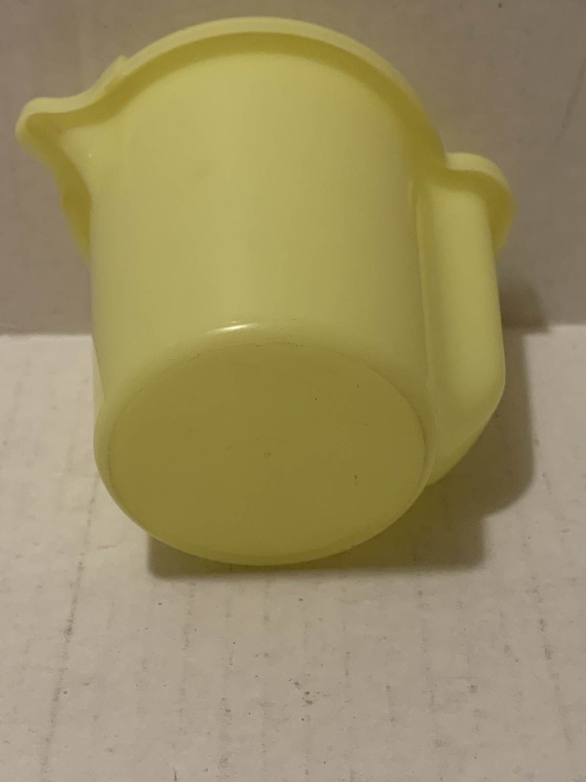 Vintage Tupperware Milk/Cream Pitcher 574-11 LID W/HIinge Spout Yellow Lid #576