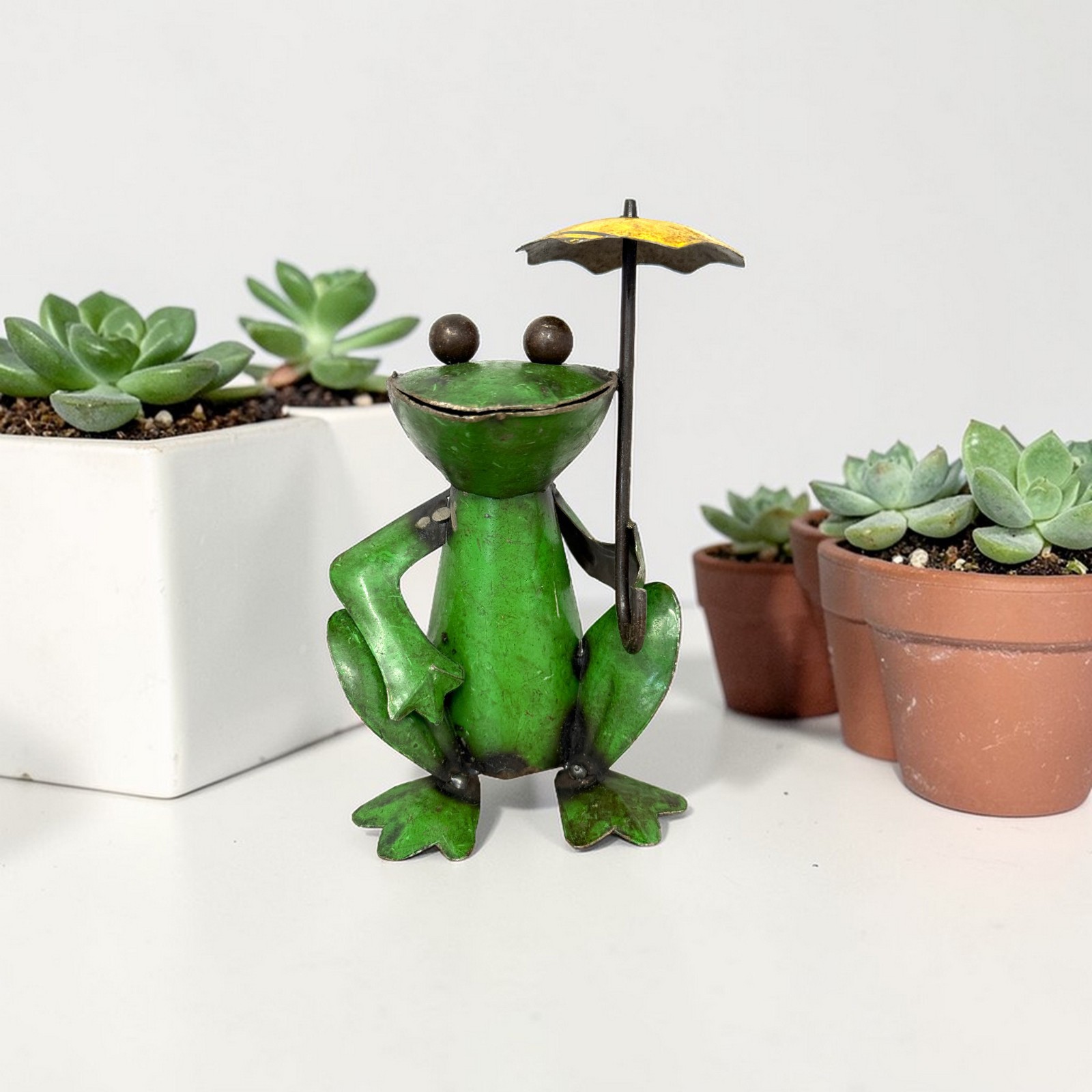 Small 5″ Repurposed Recycled Vintage Scrap Metal Sitting Umbrella Frog Statue