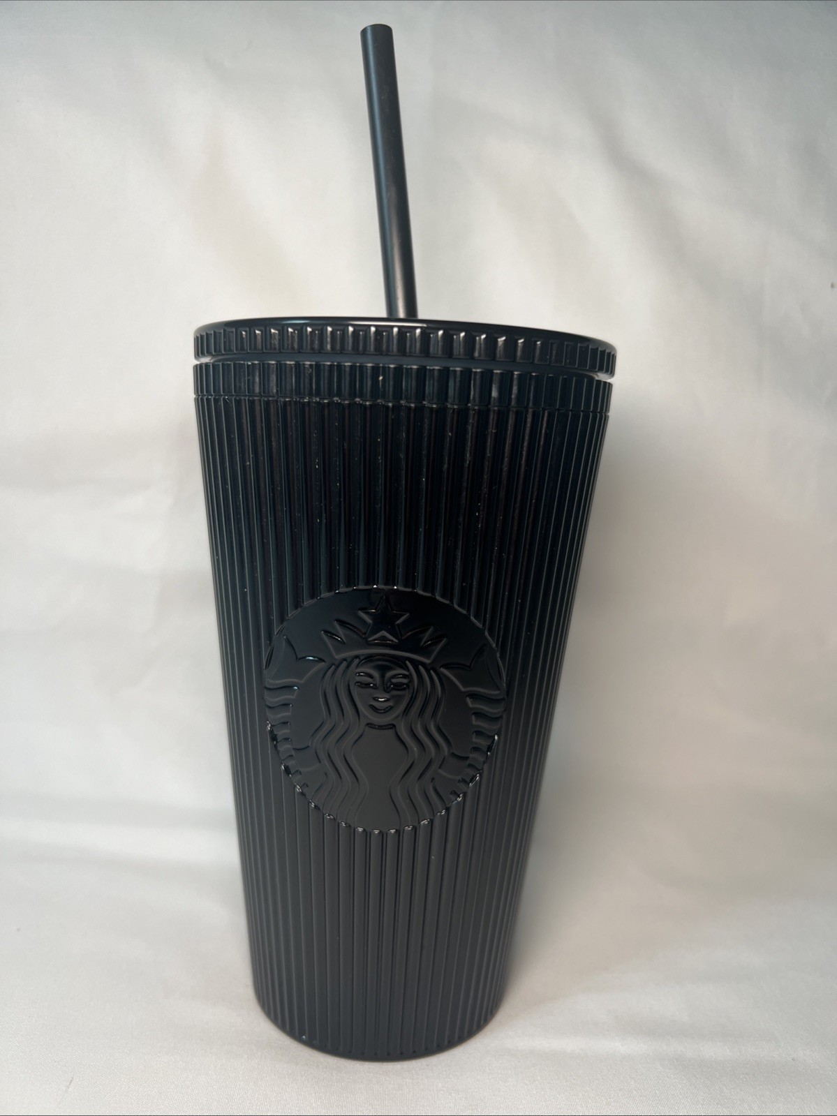 New Starbucks 2023 Limited Edition Pleated Black Venti Cold Cup Tumbler 16oz
