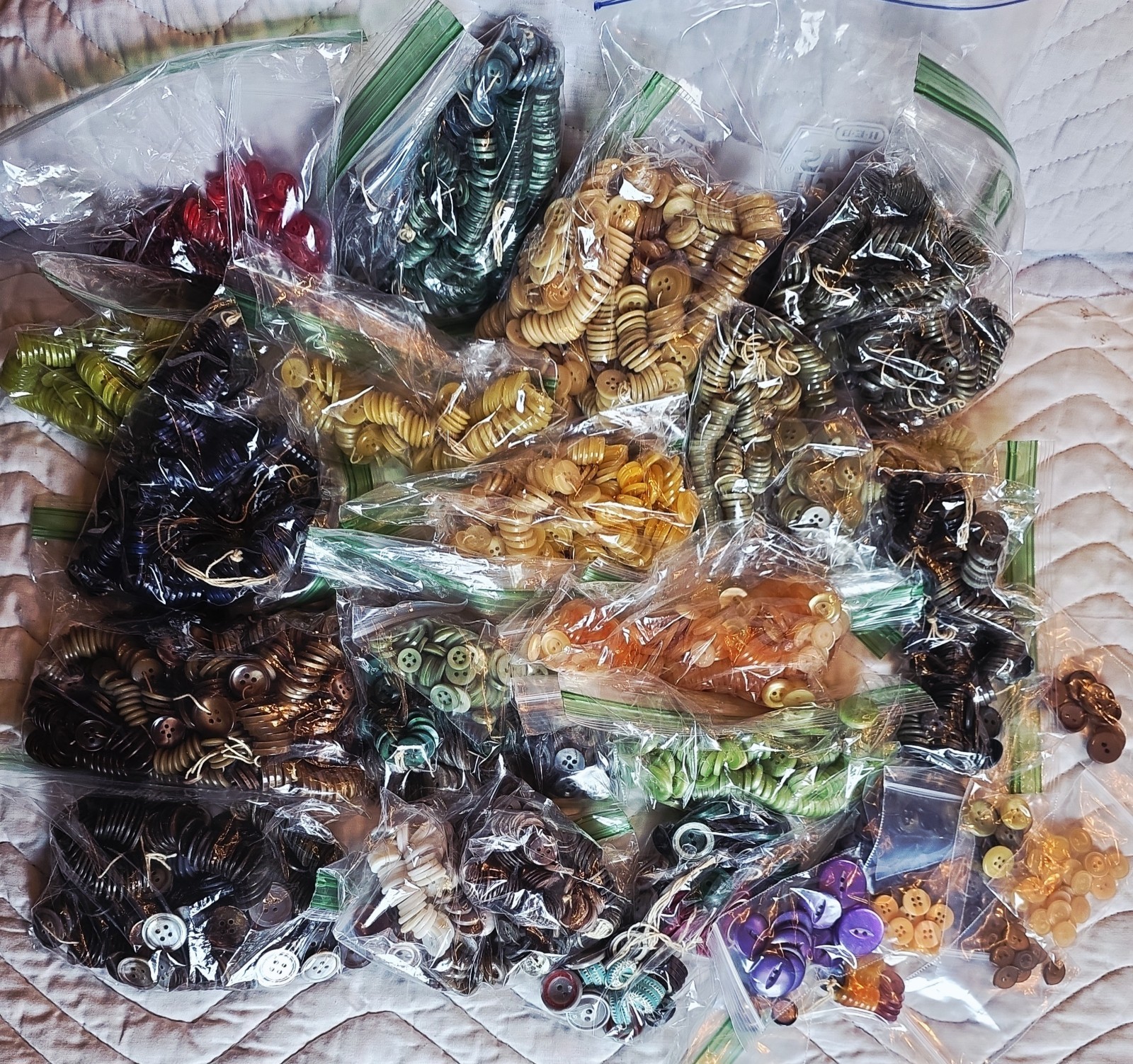 VTG Buttons Mother Of Pearl, Shell, Plastic, 6+ POUNDS Sewing Crafts by Color