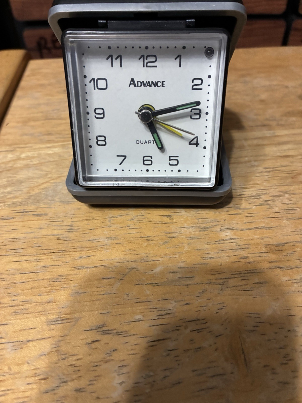 Travel Alarm Clock. Takes AA Battery Keeps Good Time Advance