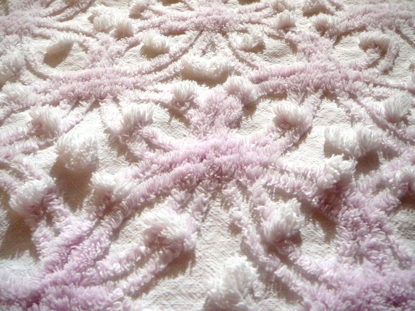 VTG CHENILLE BEDSPREAD FABRIC PLUSH LAVENDER + WHITE POPS 24X20 Inches A+