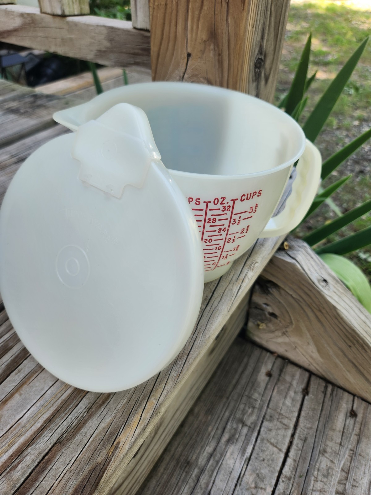 Vintage 1977 Tupperware #1288 Mix N Store 4-Cup Measuring Pitcher w/ Lid, Cap