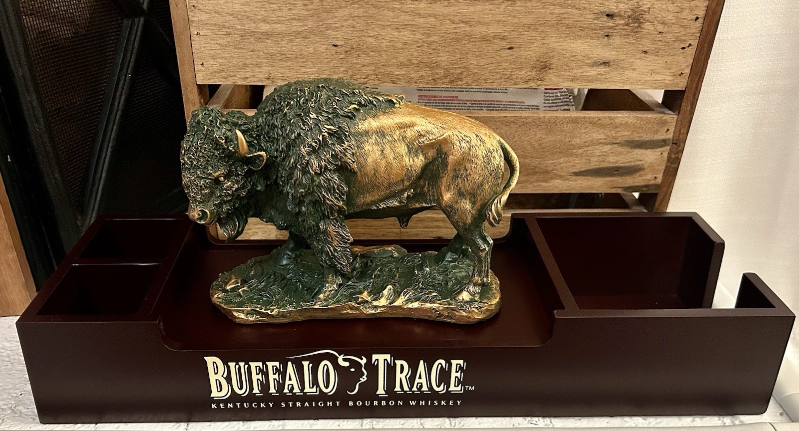 Buffalo Trace Kentucky Bourbon Whiskey – Bar Caddy/Office Caddy – Mint 🔥