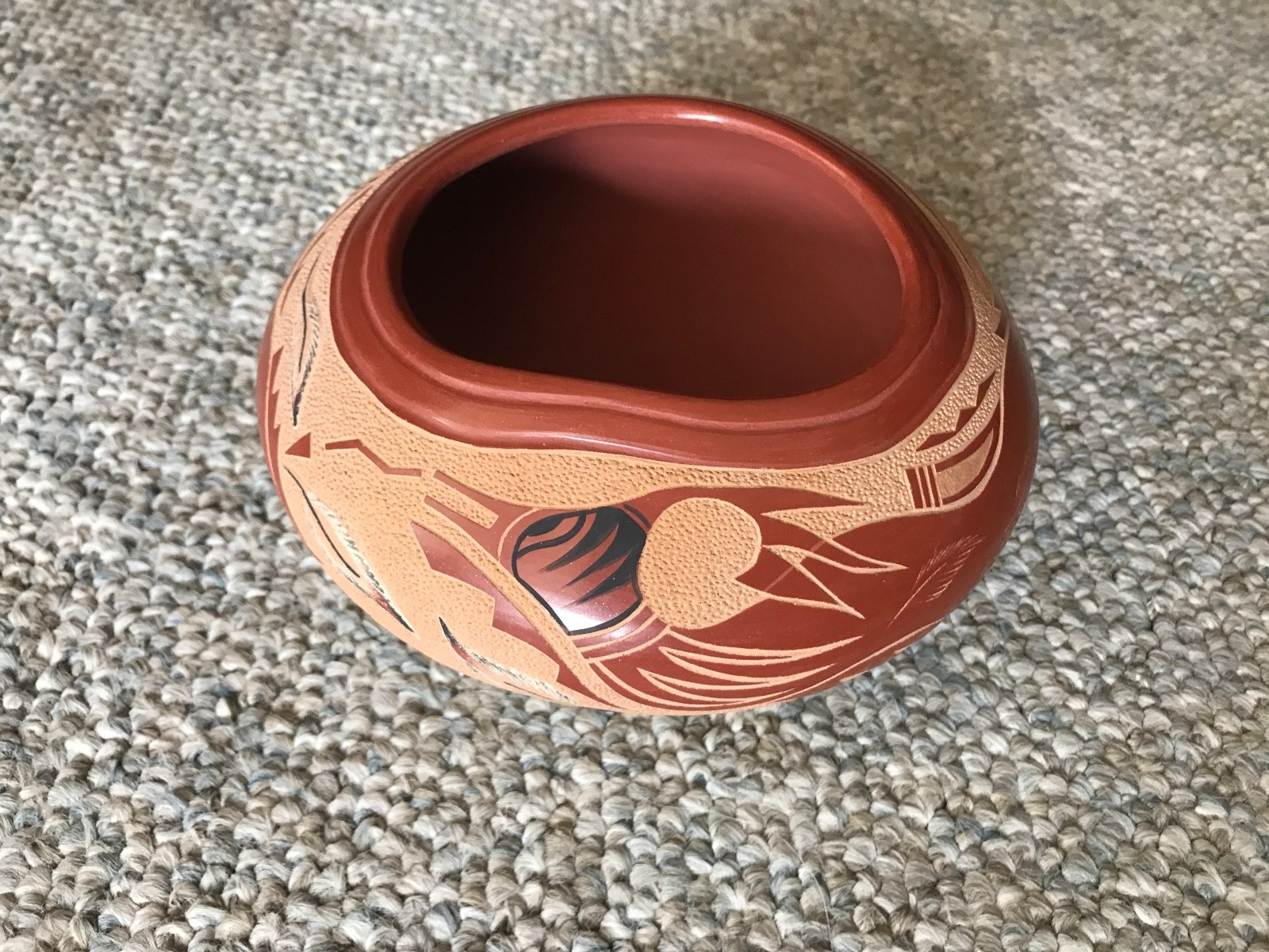 native american pot -Jemez pueblo – Helen Henderson