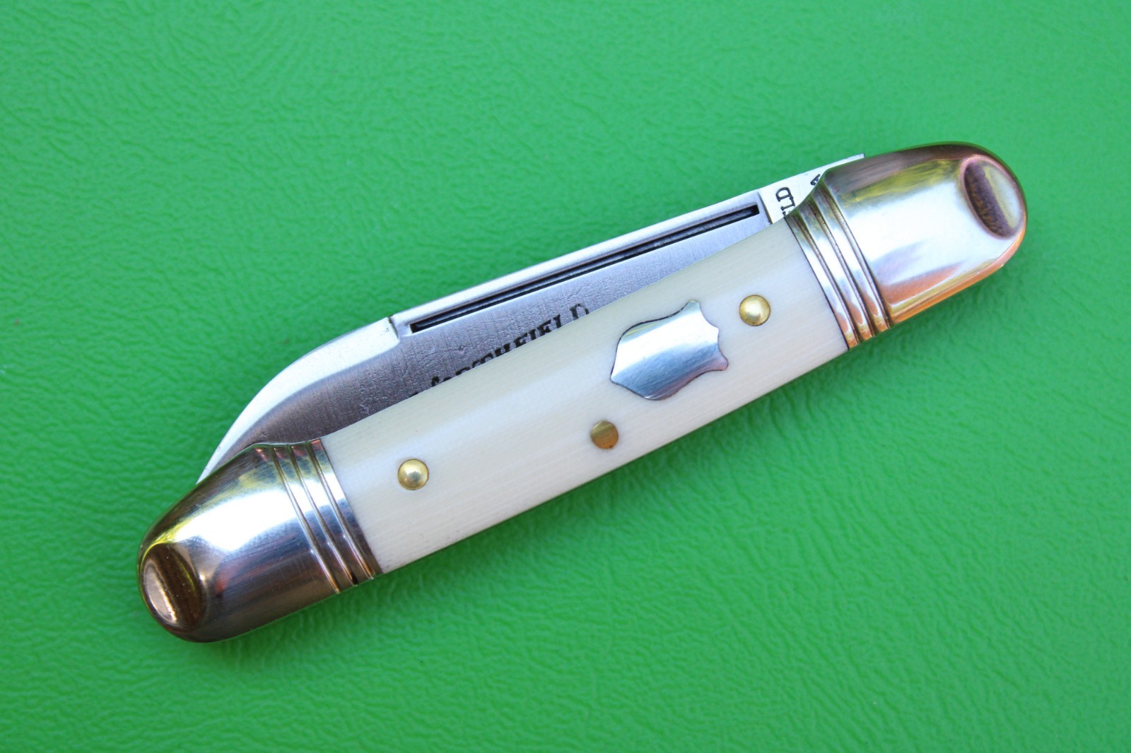 GEC Great Eastern Cutlery Northfield 162226 “Little Indian Girl”- Linen Micarta