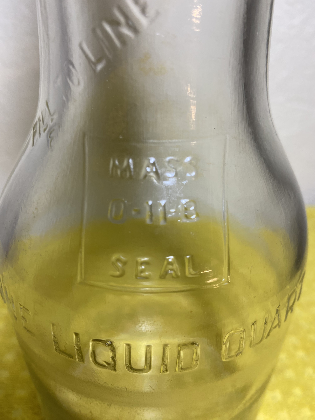 Vintage Master Manufacturing Co. one quart glass oil bottle – metal spout