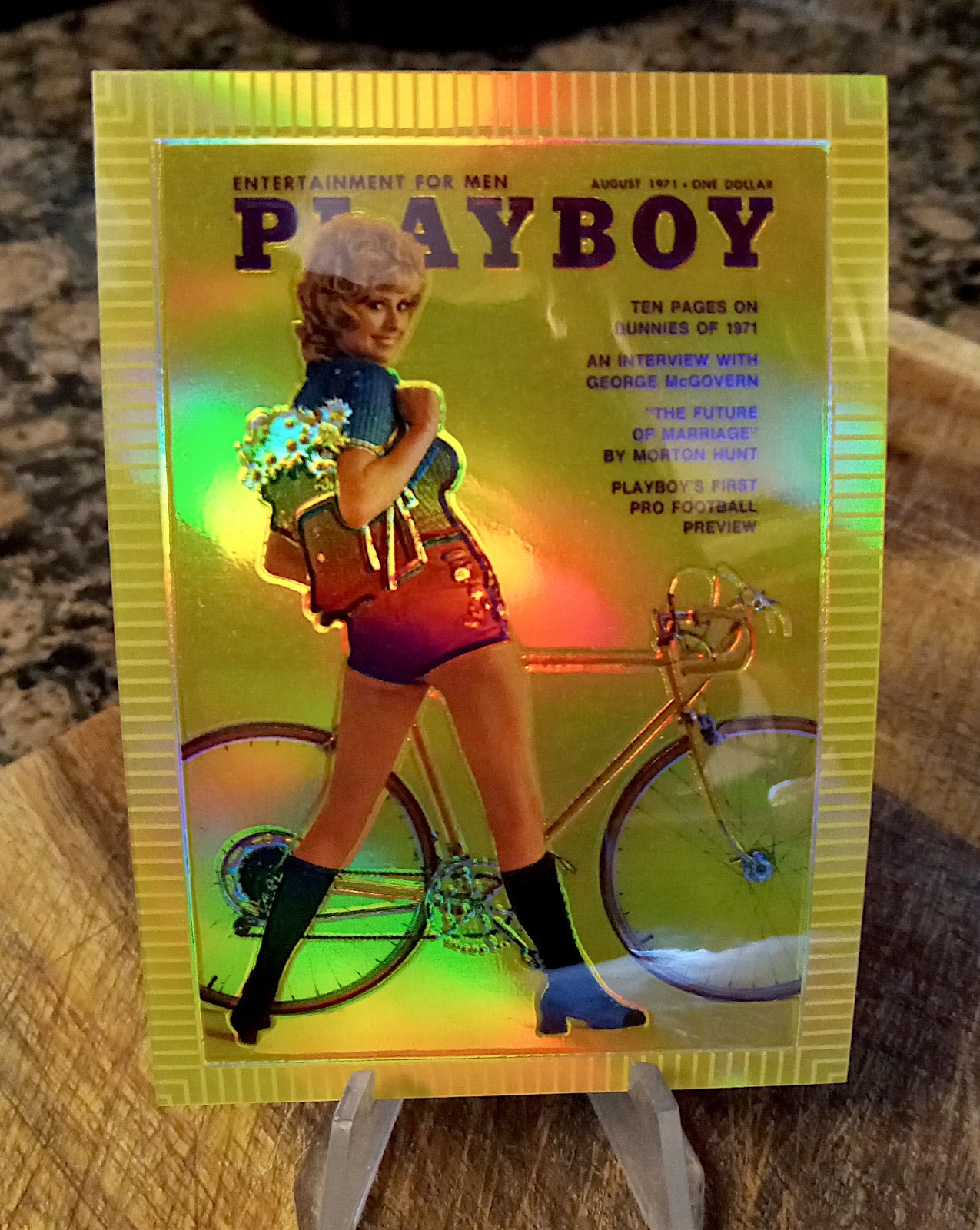 Playboy Chromium Series 1 Cover Card REFRACTOR / AUGUST 1971 #39