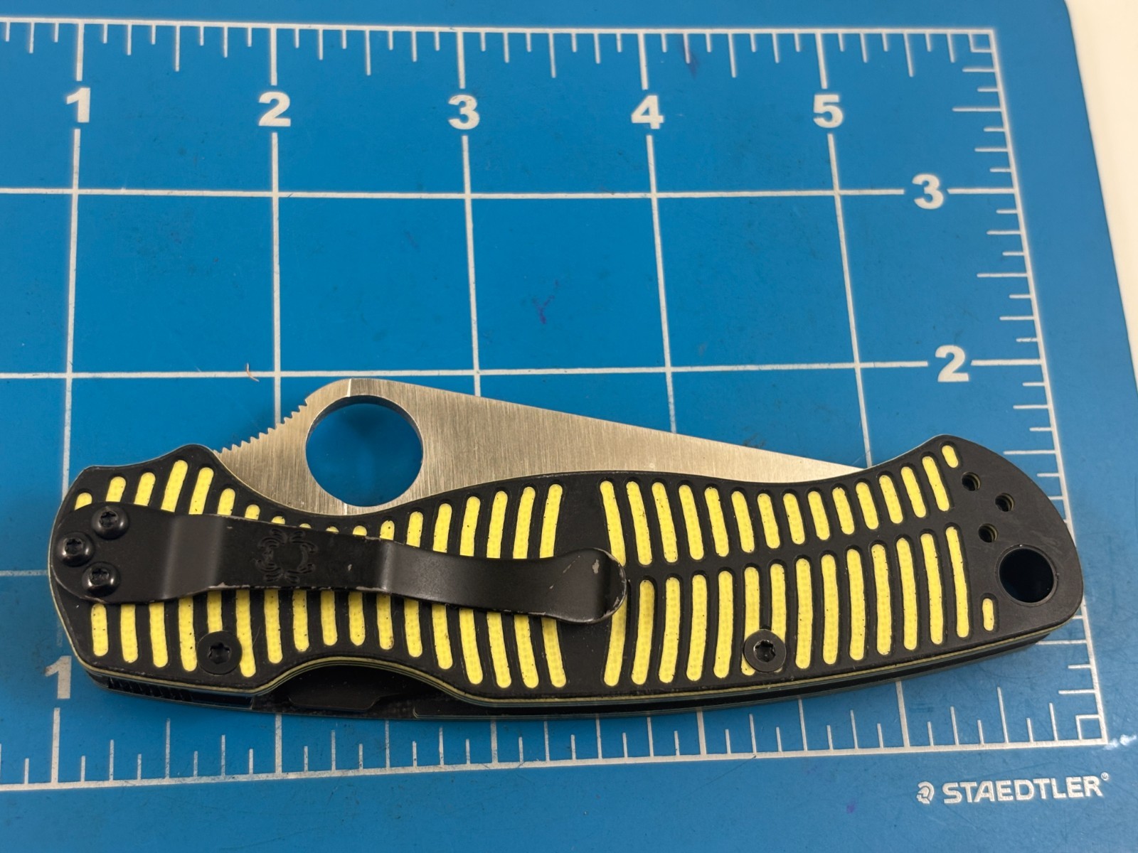 Excellent Spyderco Paramilitary 2 Salt CPM MagnaCut Yellow Black Pocket Knife