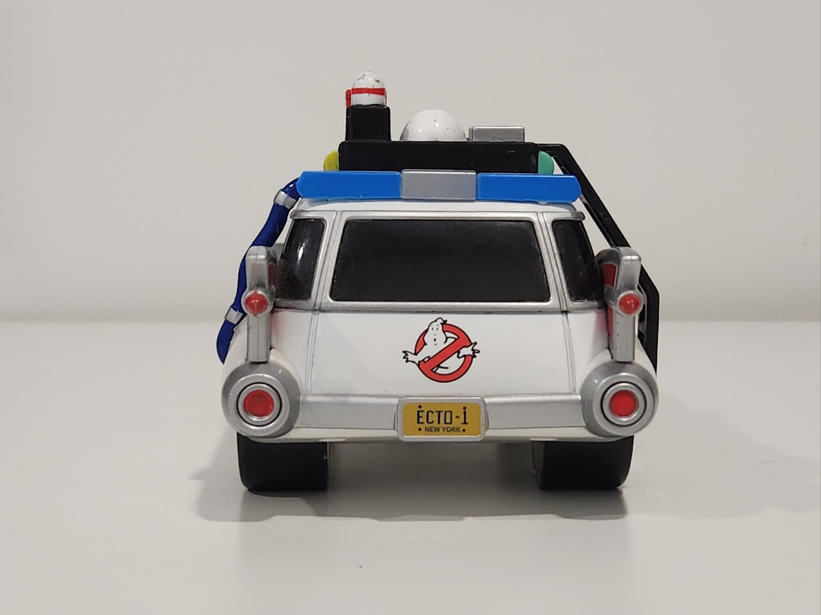 Ghostbusters ECTO-1 with Dr. Egon Spengler DORBZ RIDEZ 003 Funko 2016 Car Toy