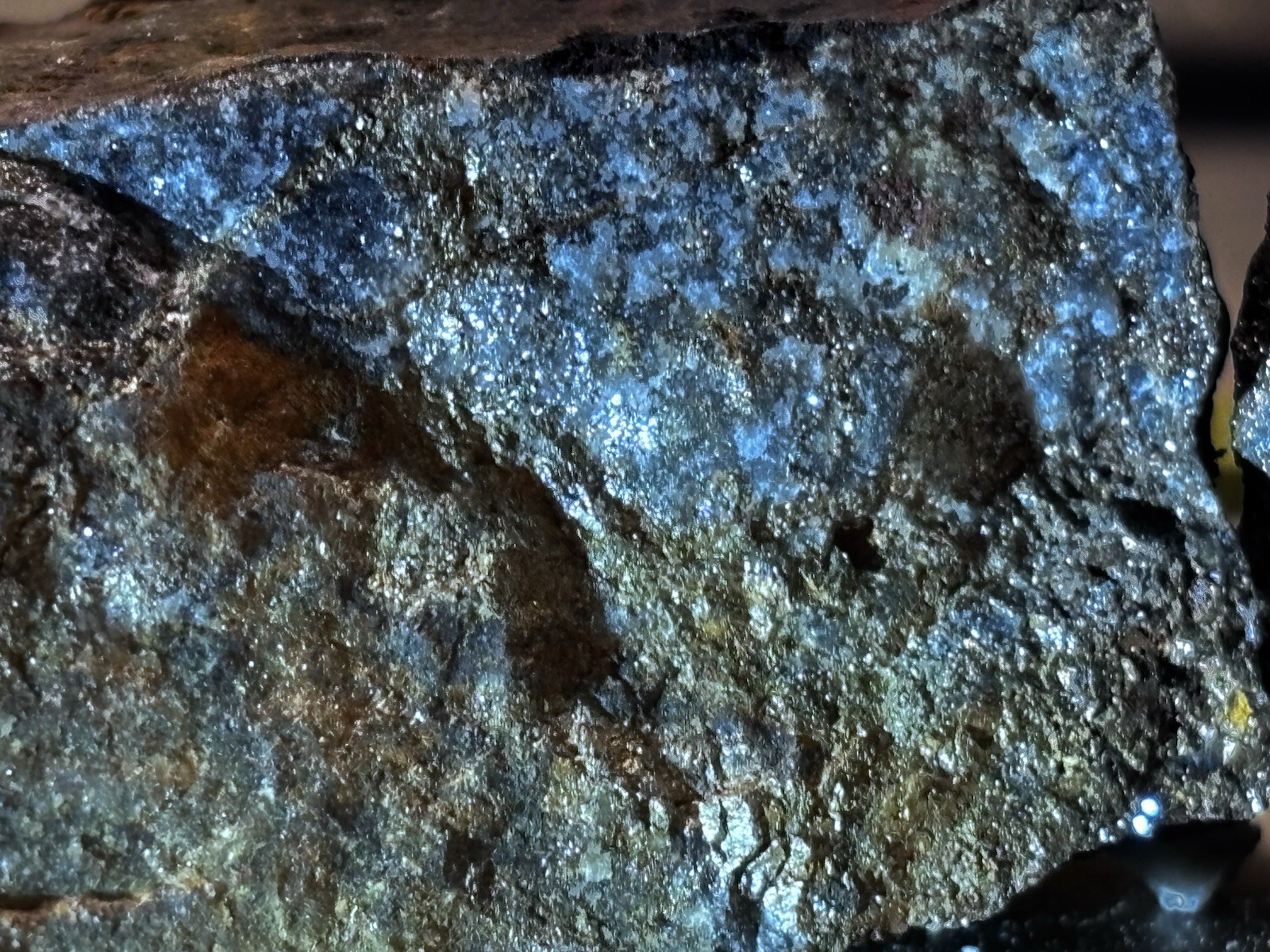 arizona gold silver copper ore sample looks to be loaded with calaverite.