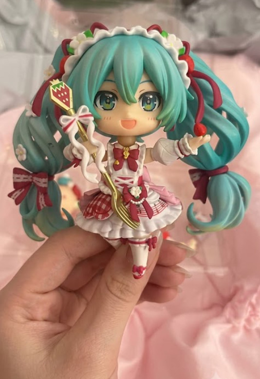 Hatsune Miku 15th Anniversary Nendoroid #1939 – Strawberry Cake Ver.