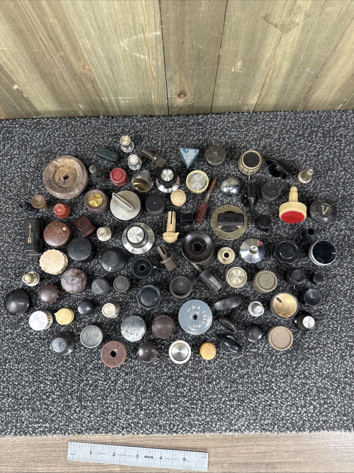 50+ Vintage Radio / TV / Equipment Knobs Used Midcentury Plastic Bakelite LOT02