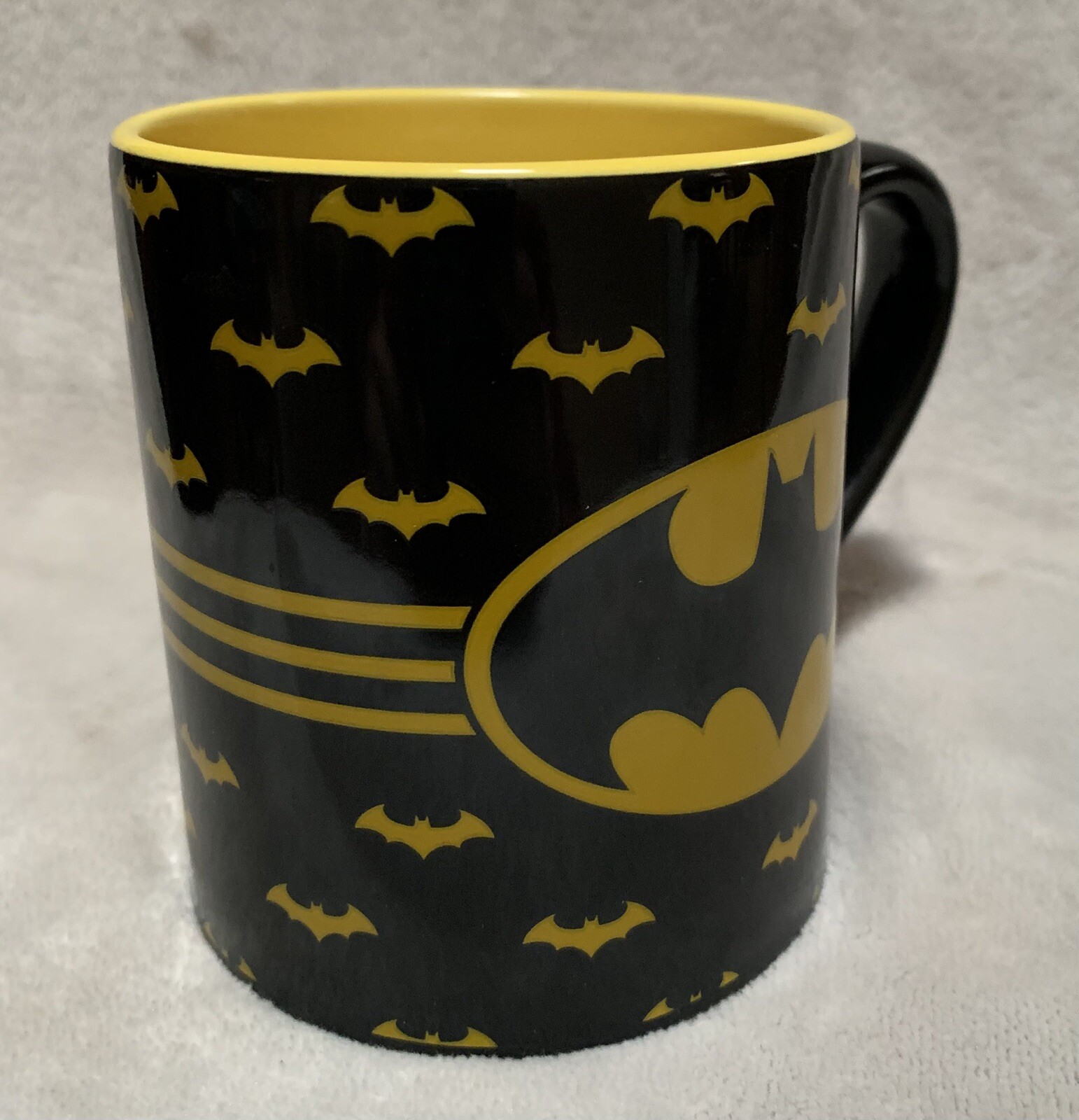 NEW DC Comics BATMAN LOGO w/BATS Black and Yellow 14oz Ceramic Coffee Mug